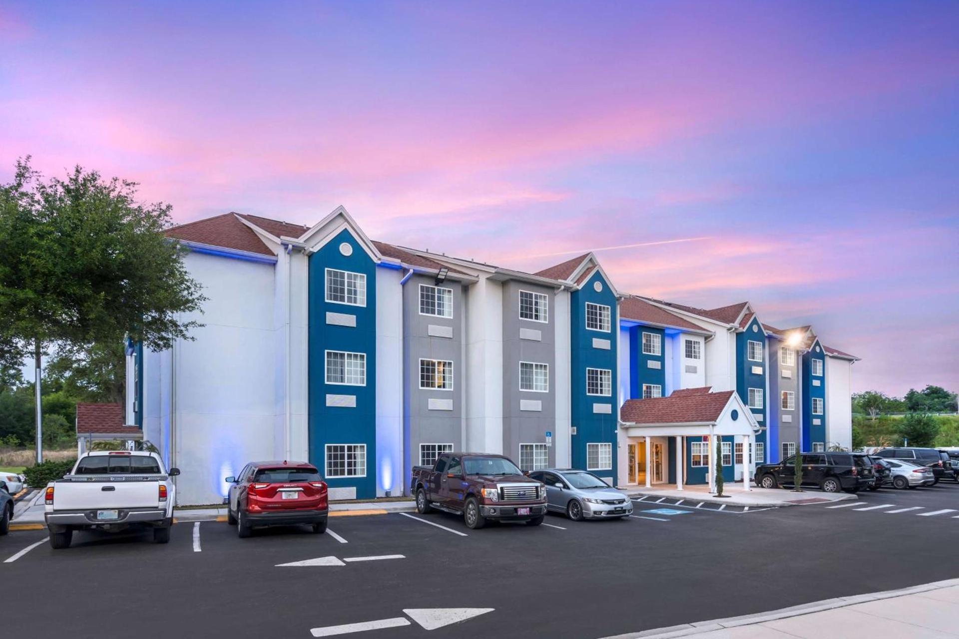 Microtel Inn & Suites by Wyndham Brooksville — hotel in Ridge Manor