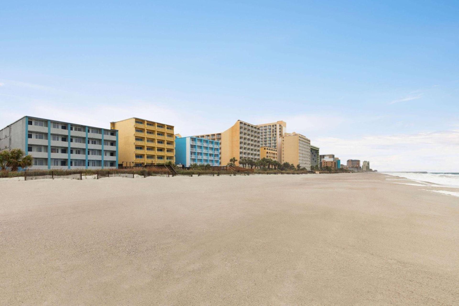 Days Inn by Wyndham Myrtle Beach-Beach Front photo 1