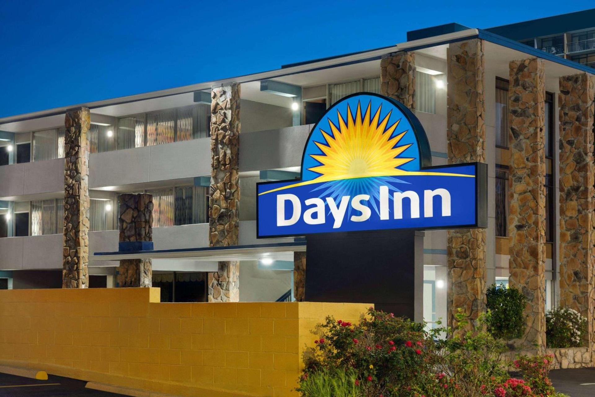 Days Inn by Wyndham Myrtle Beach-Beach Front photo 3