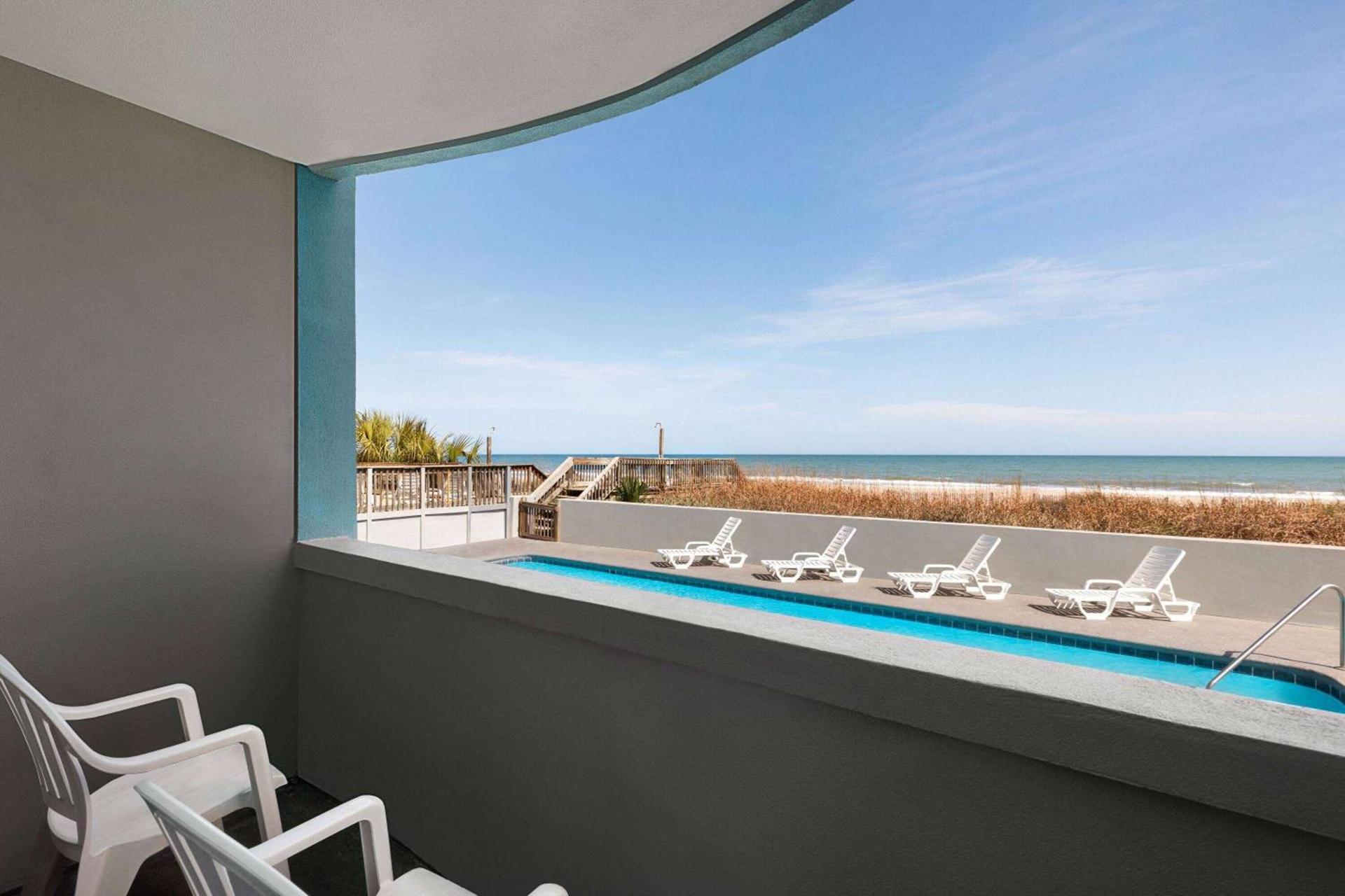 Days Inn by Wyndham Myrtle Beach-Beach Front photo 9