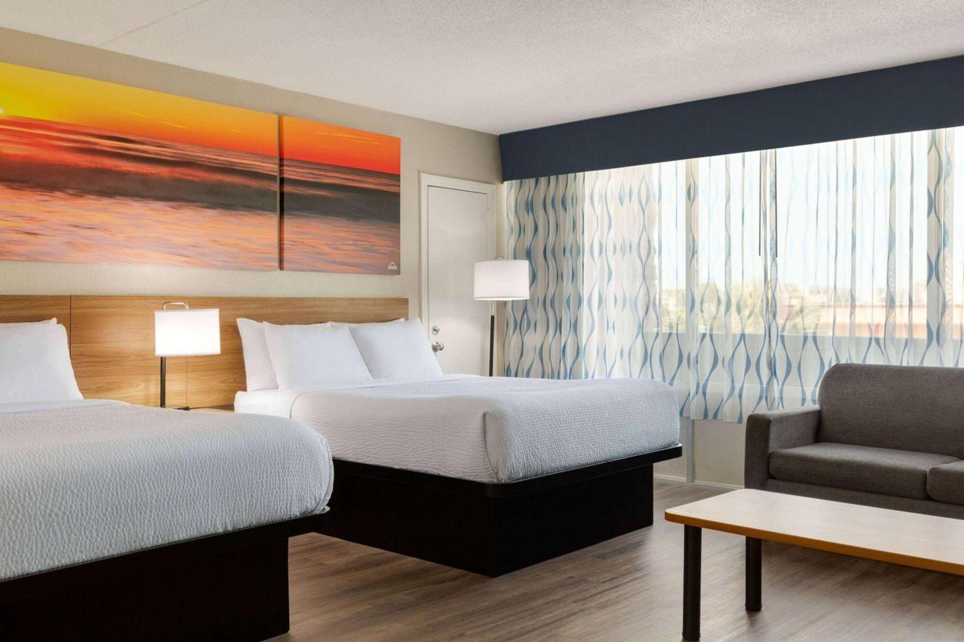 Days Inn by Wyndham Myrtle Beach-Beach Front photo 13
