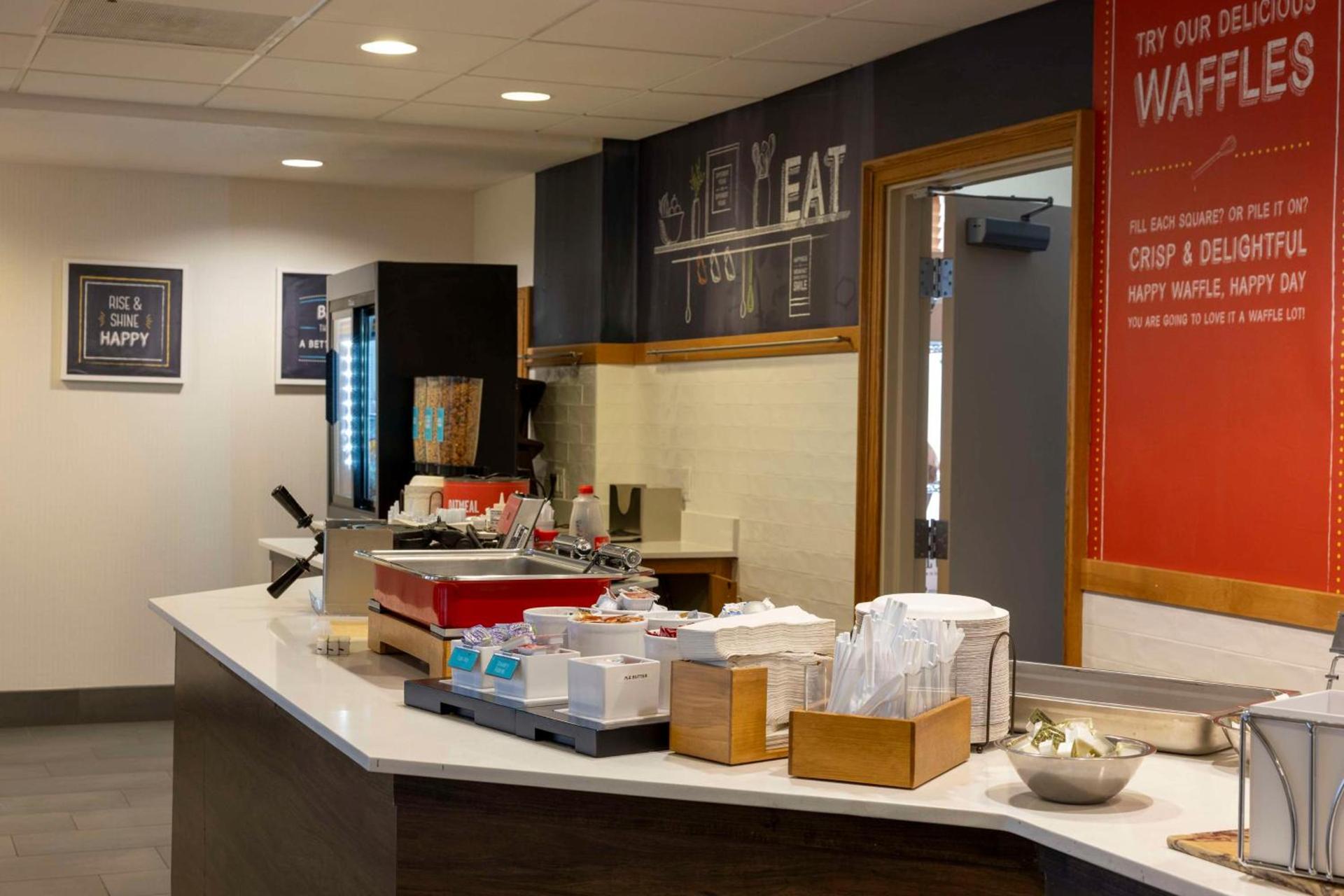 Hampton Inn Toledo-South/Maumee photo 11