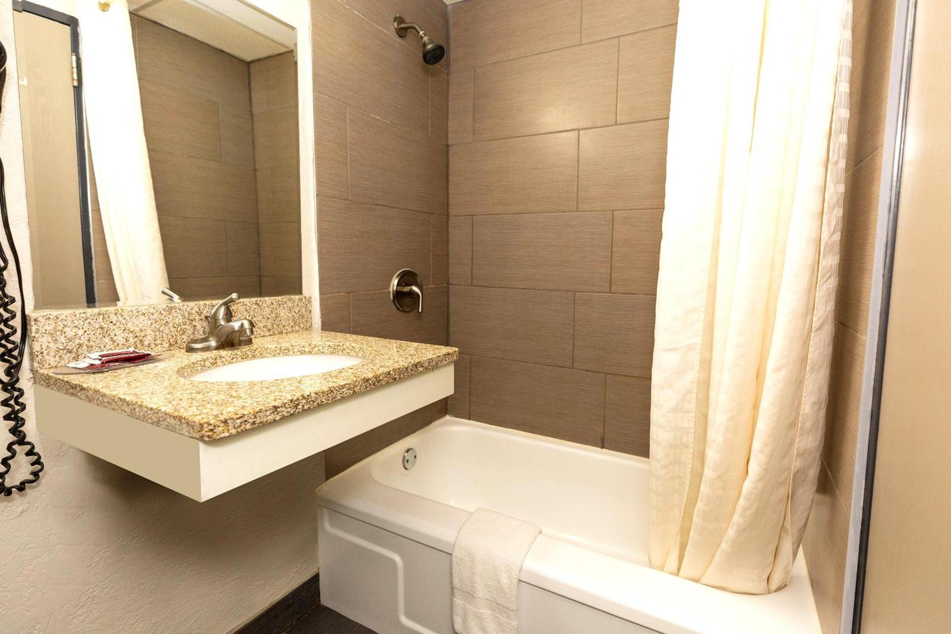 Coratel Inn & Suites by Jasper Mankato photo 19