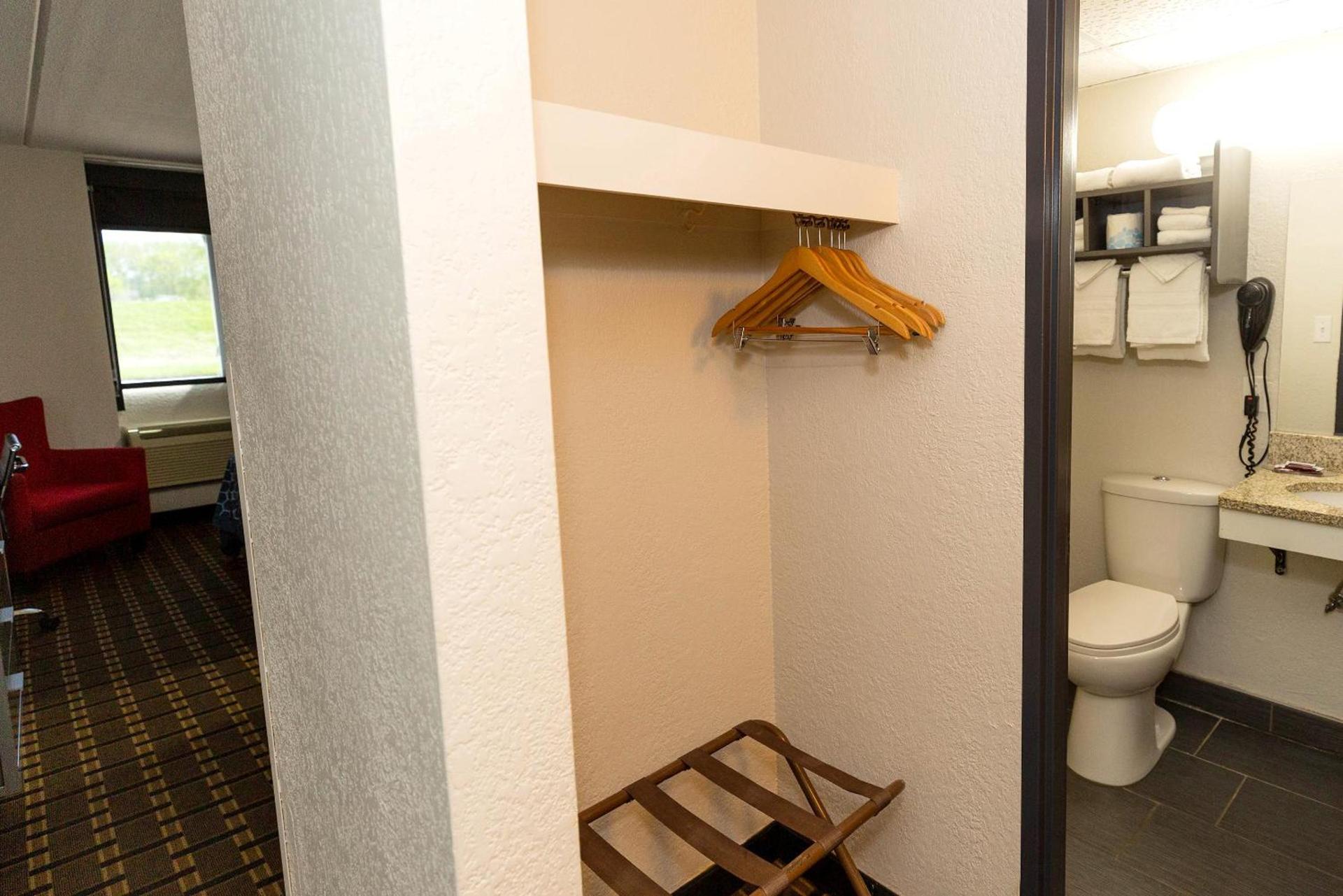 Coratel Inn & Suites by Jasper Mankato photo 32