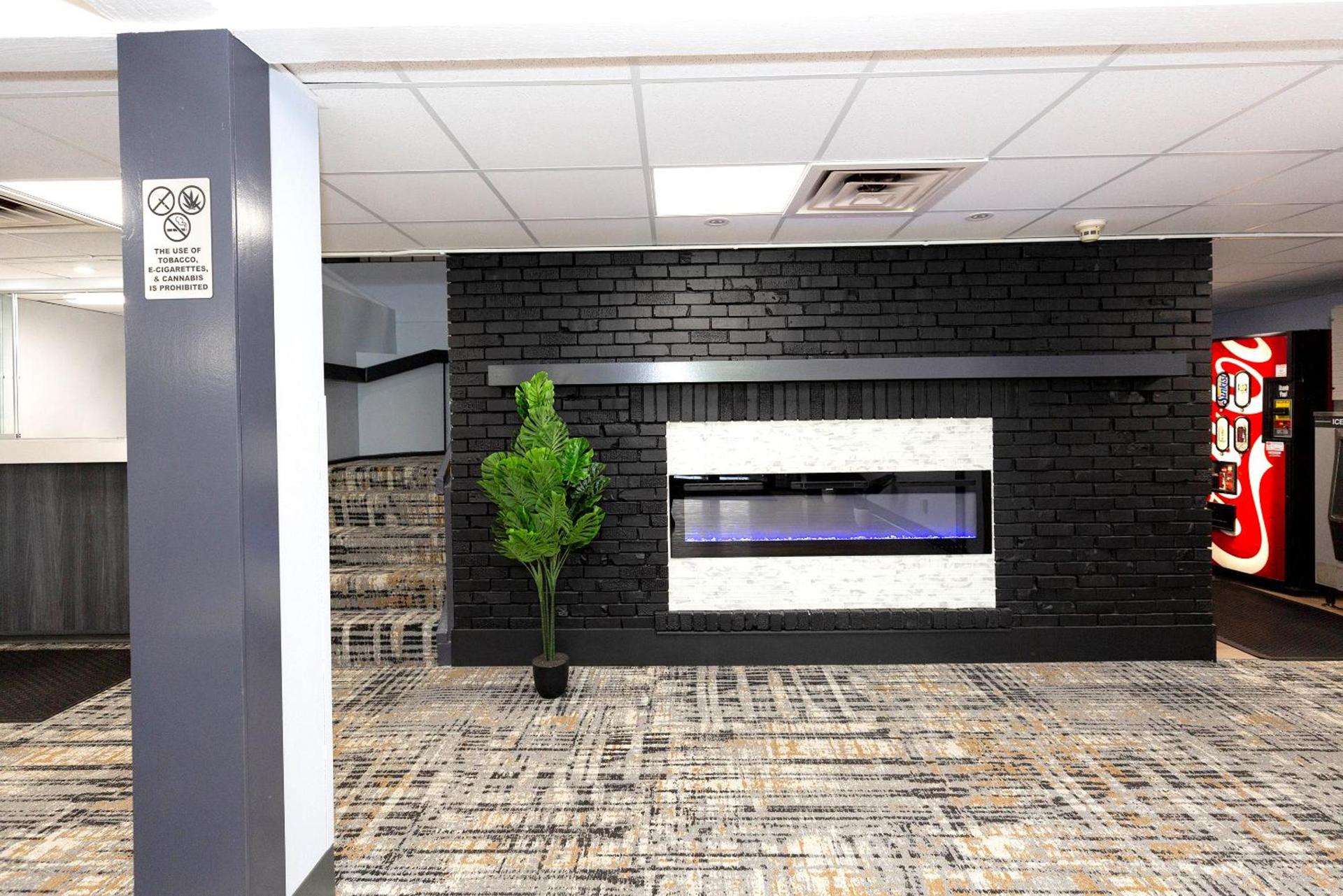 Coratel Inn & Suites by Jasper Mankato photo 36