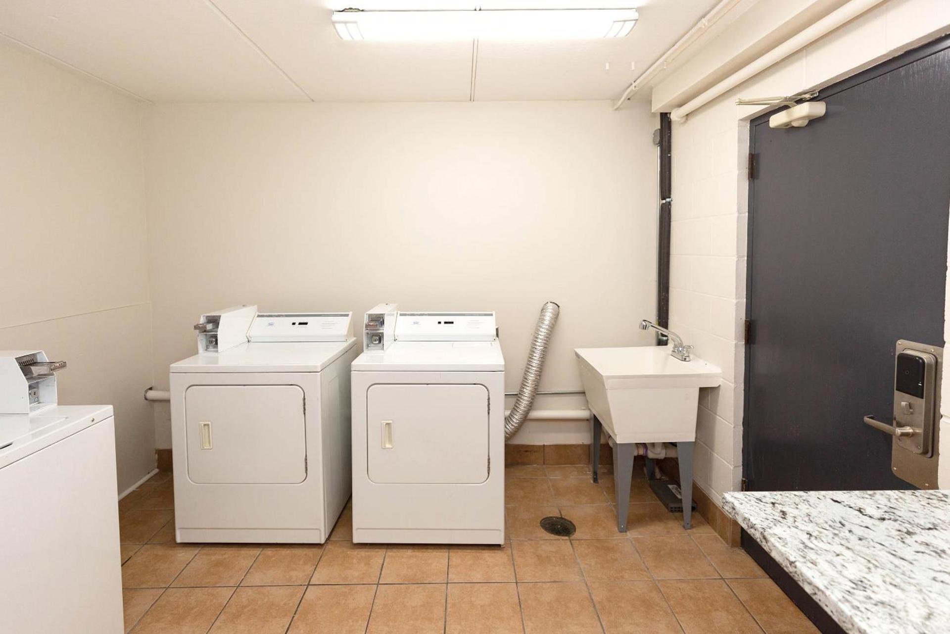 Coratel Inn & Suites by Jasper Mankato photo 25