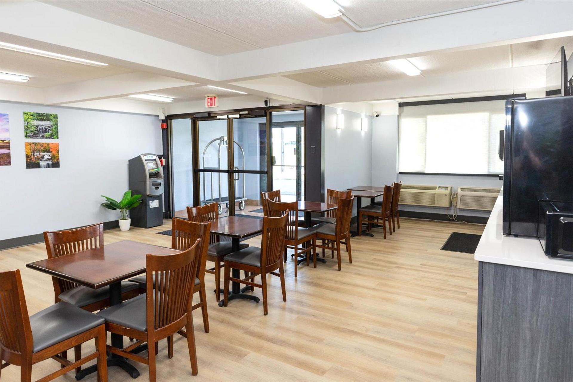 Coratel Inn & Suites by Jasper Mankato photo 31