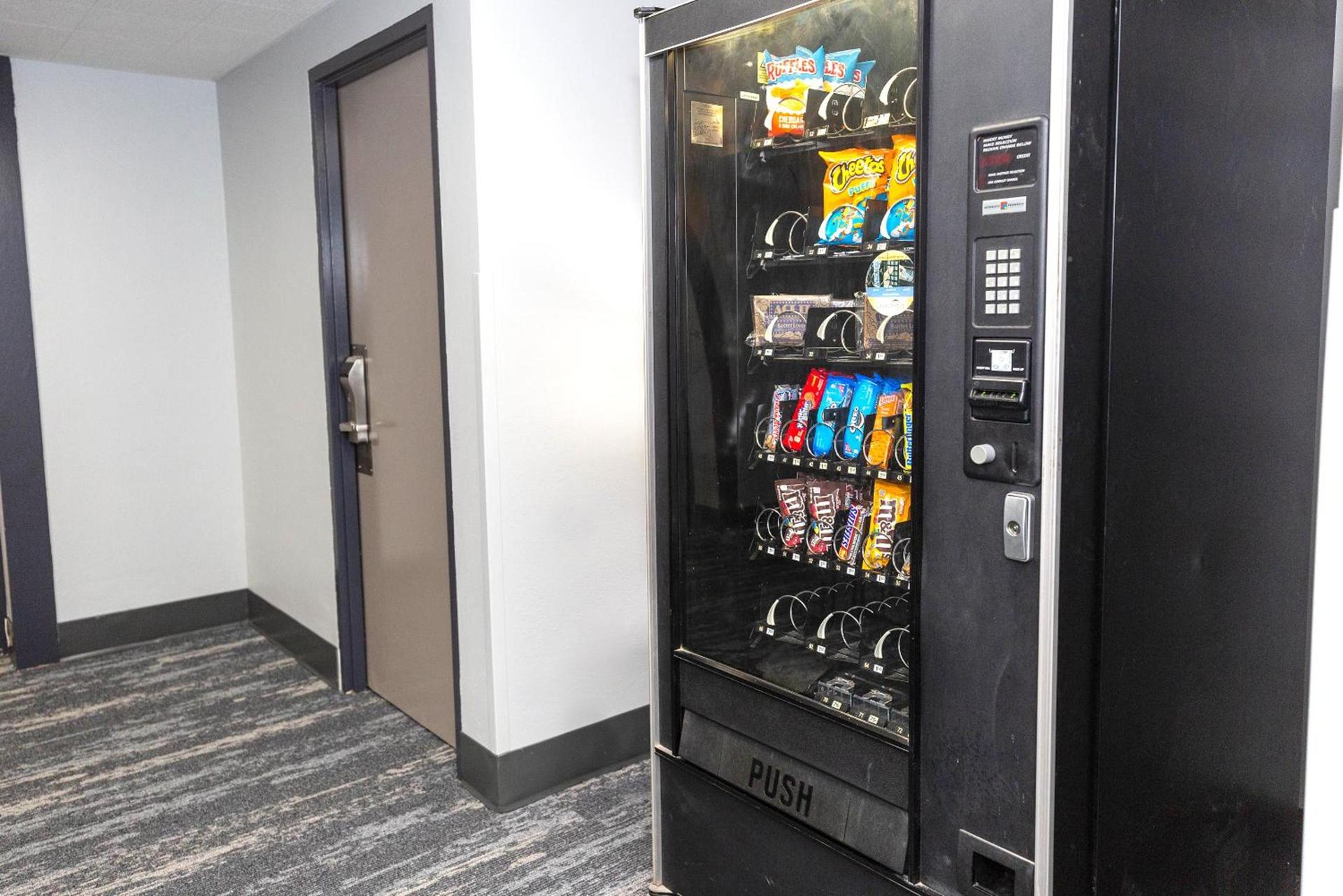Coratel Inn & Suites by Jasper Mankato photo 41