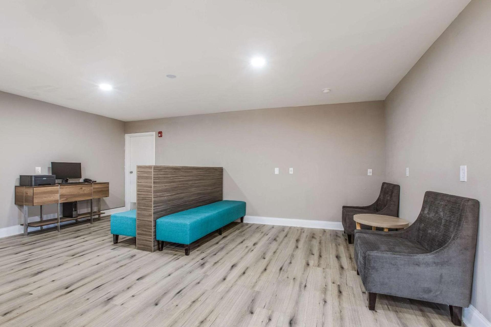 Premier Extended Stay photo 7