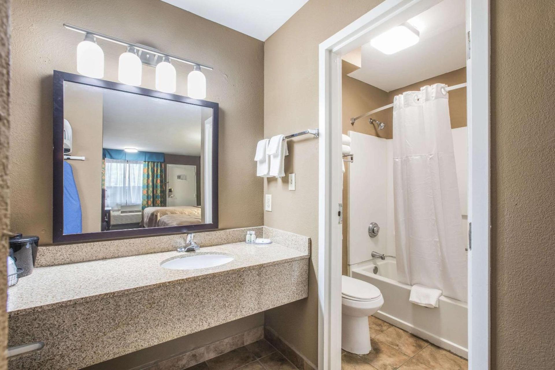 Premier Extended Stay photo 8