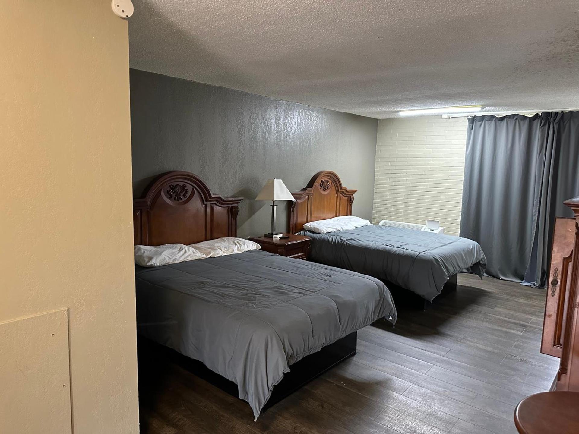 Bravo Inn Greensboro photo 14