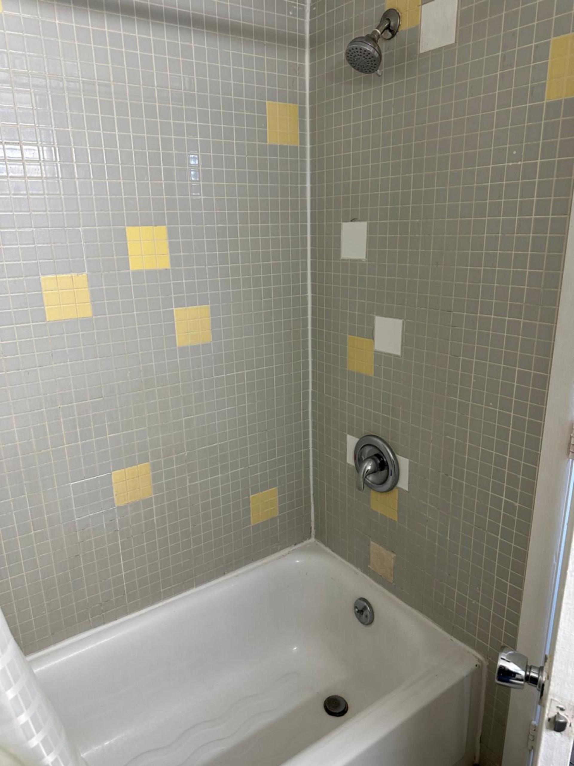 Bravo Inn Greensboro photo 12