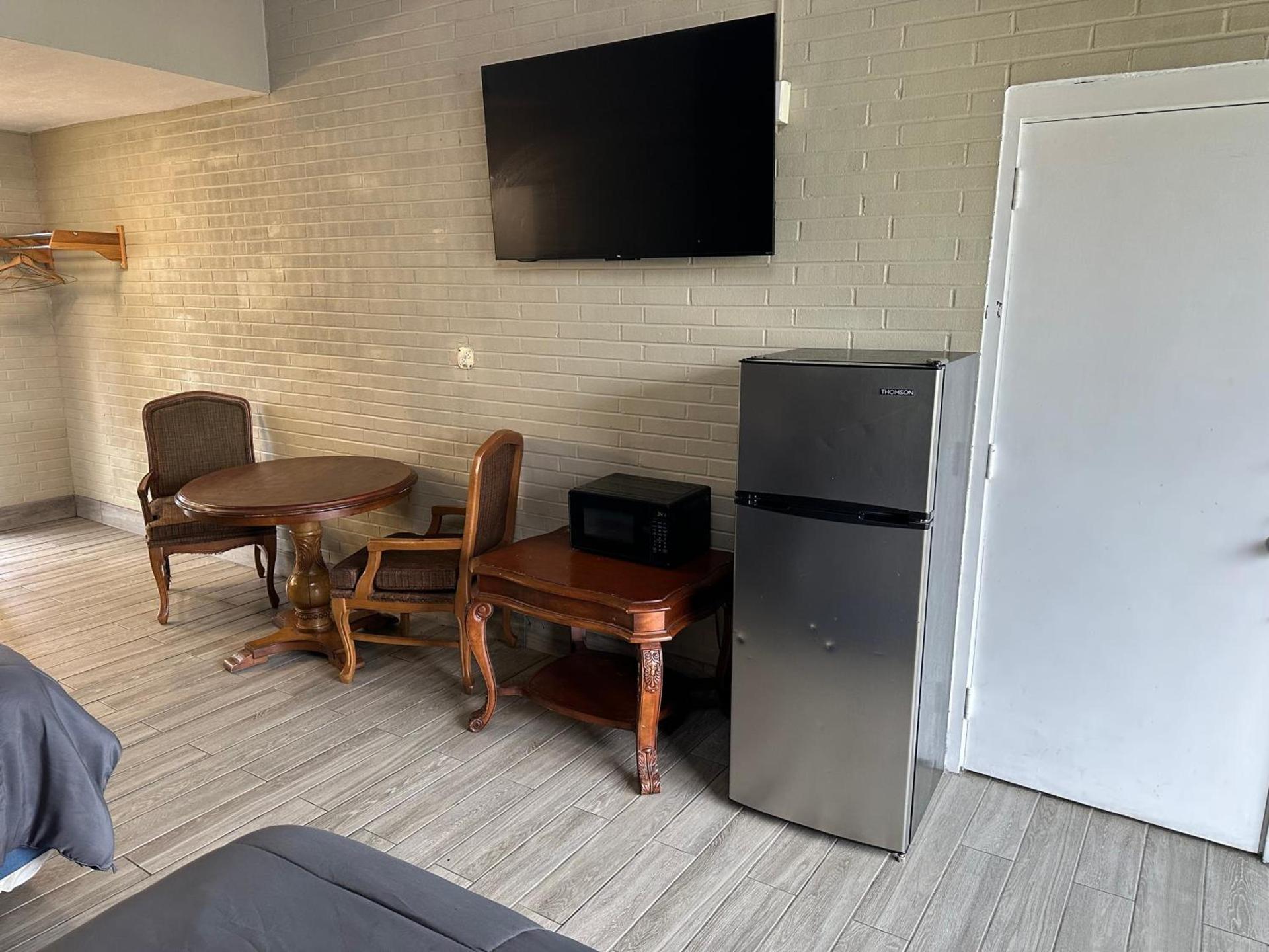 Bravo Inn Greensboro photo 6