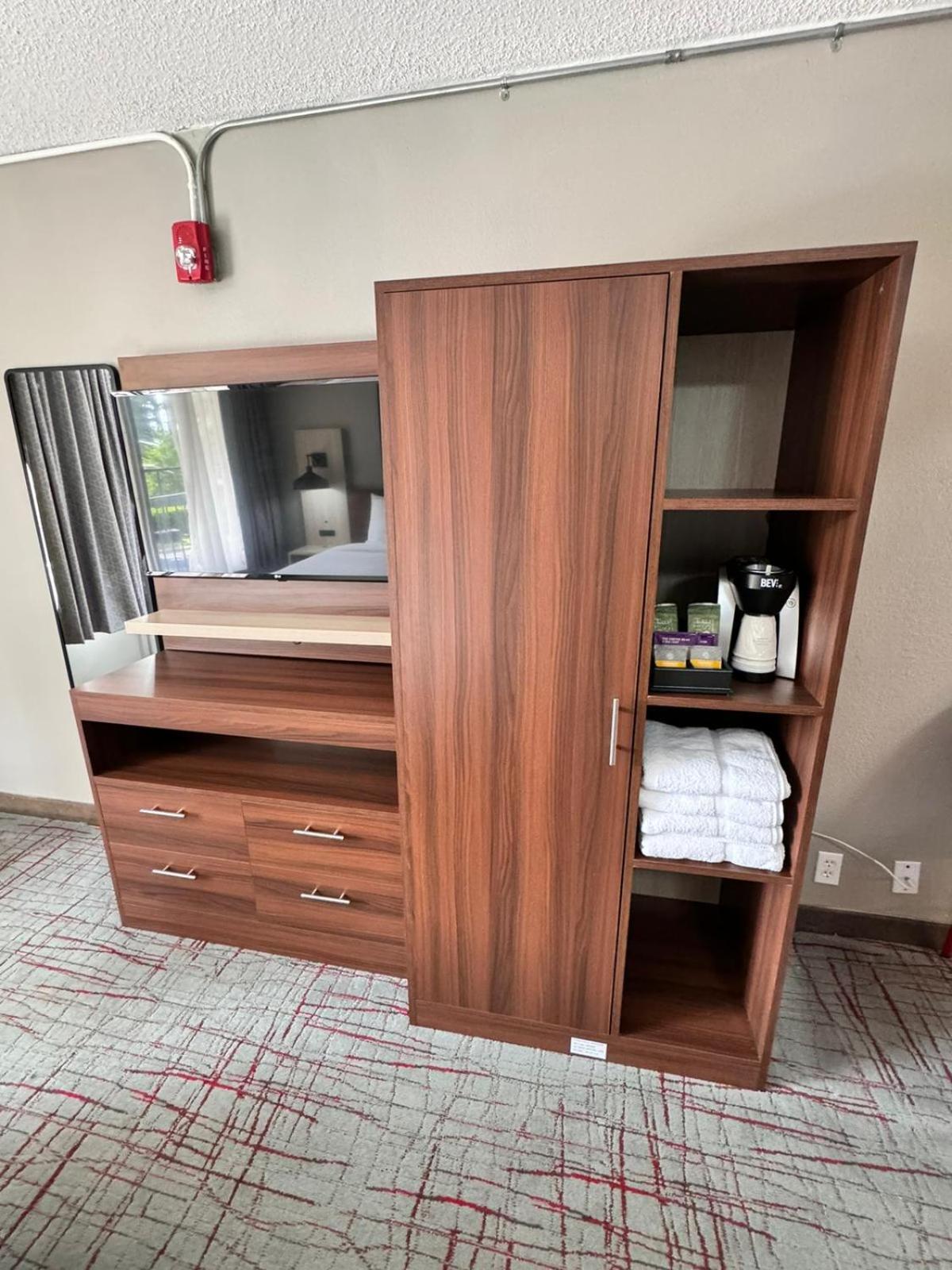 Hawthorn Extended Stay by Wyndham Columbia-Ft Jackson photo 35
