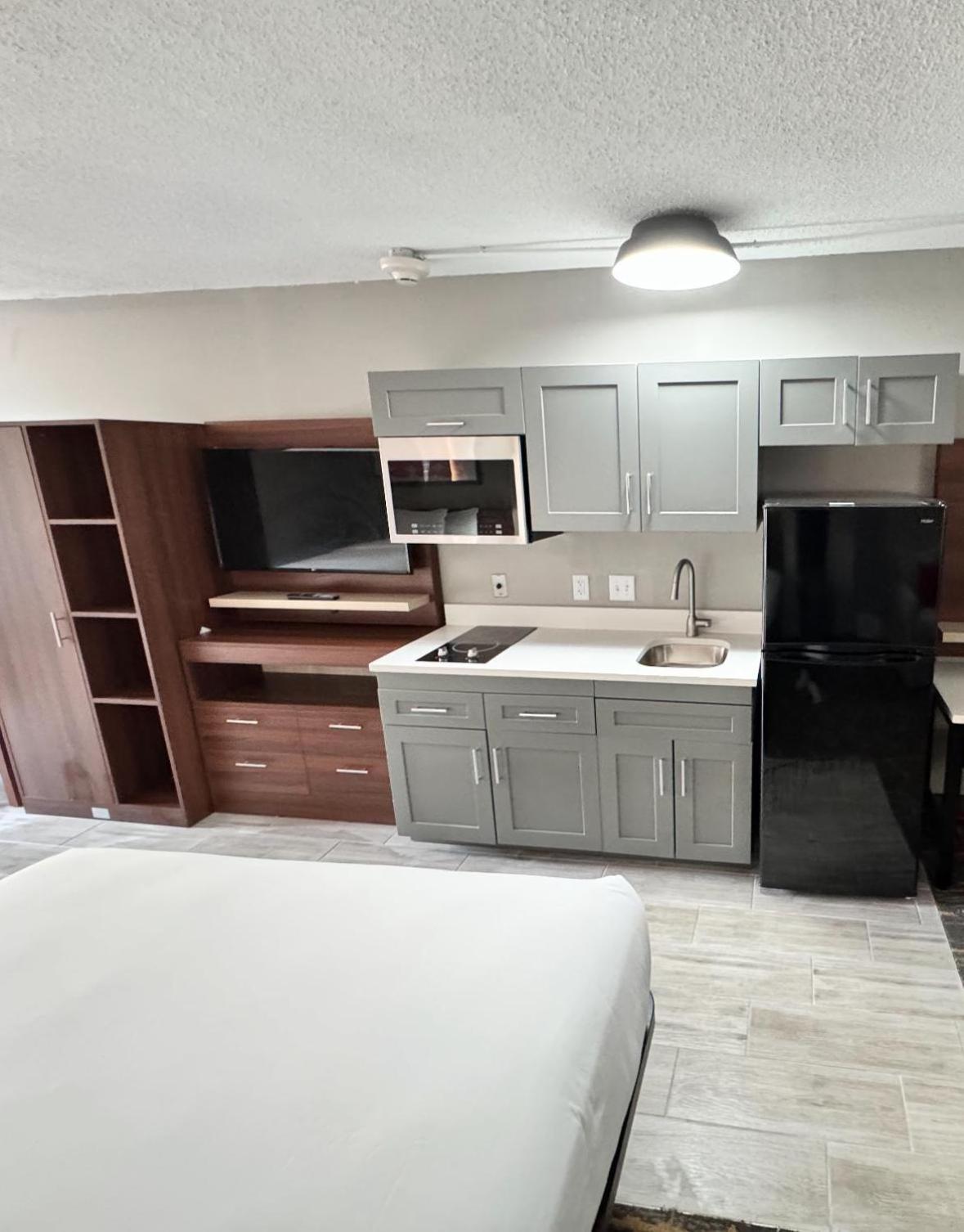 Hawthorn Extended Stay by Wyndham Columbia-Ft Jackson photo 38