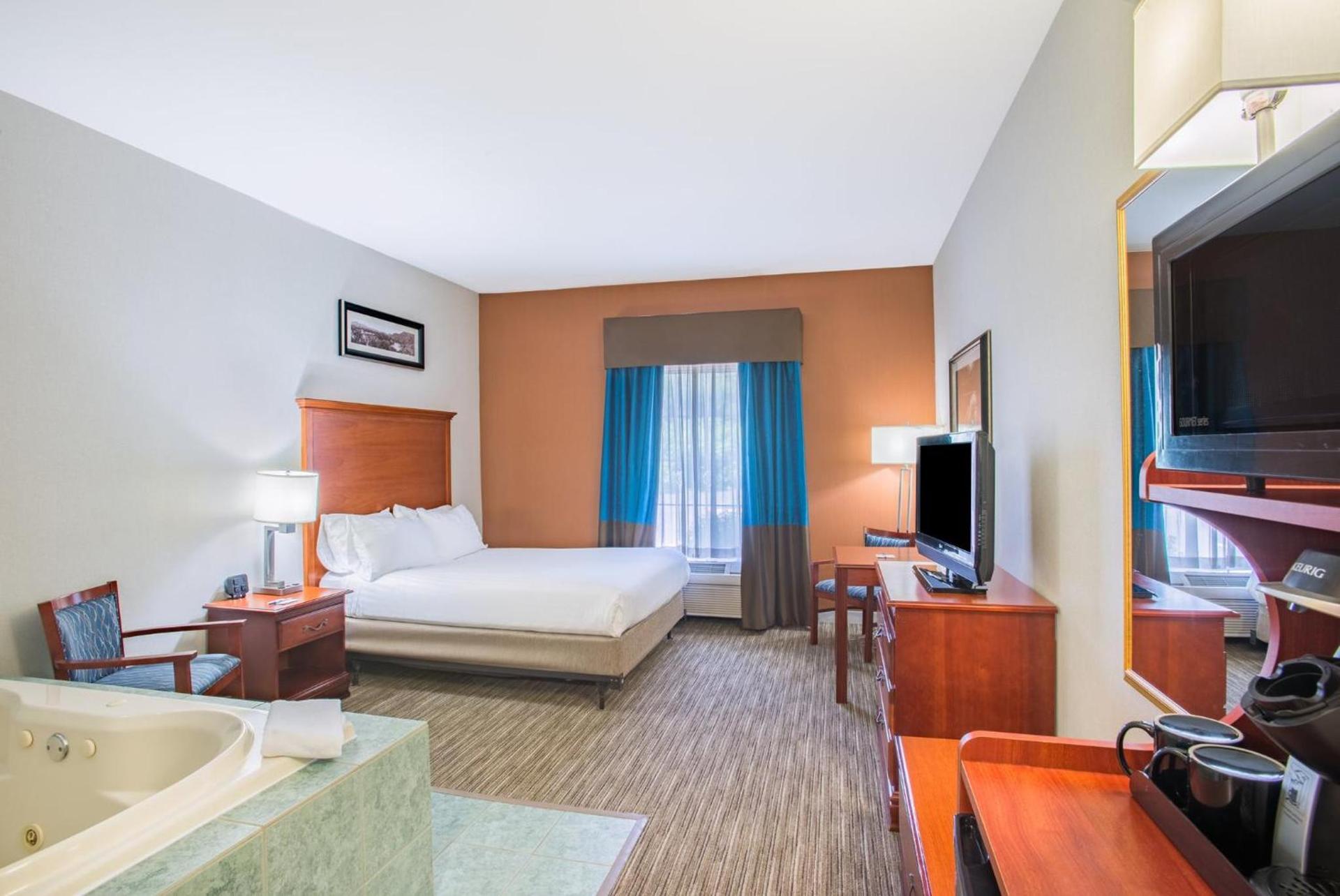Holiday Inn Express Hotel & Suites Brattleboro by IHG photo 68