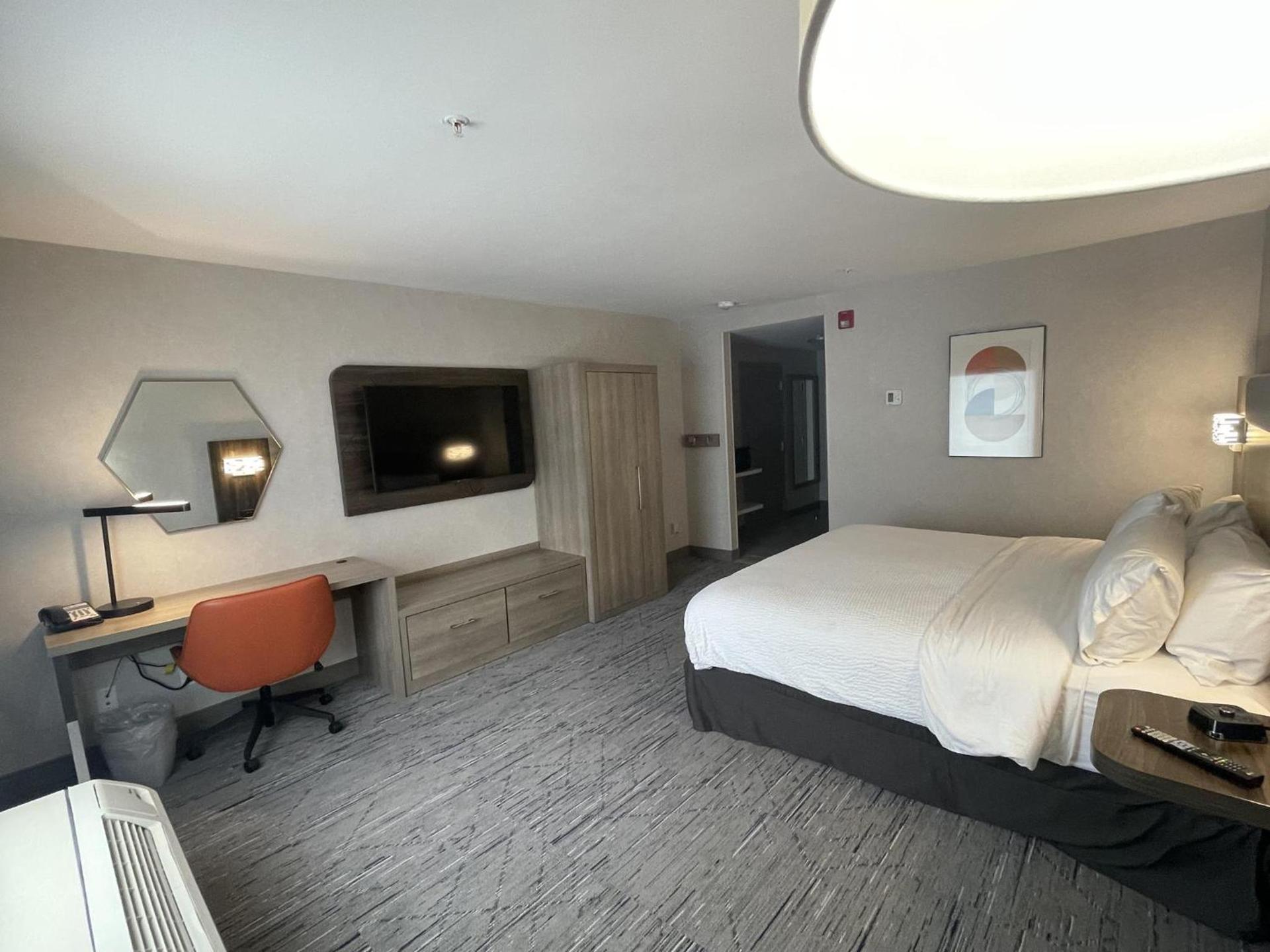 Holiday Inn Express Hotel & Suites Brattleboro by IHG photo 63