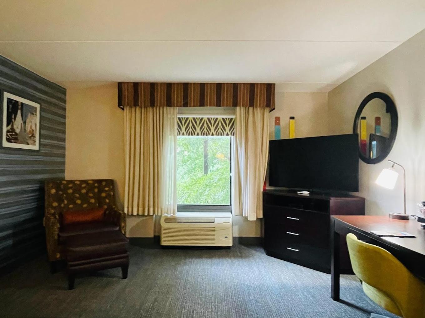 Hampton Inn Atlanta-Canton photo 24