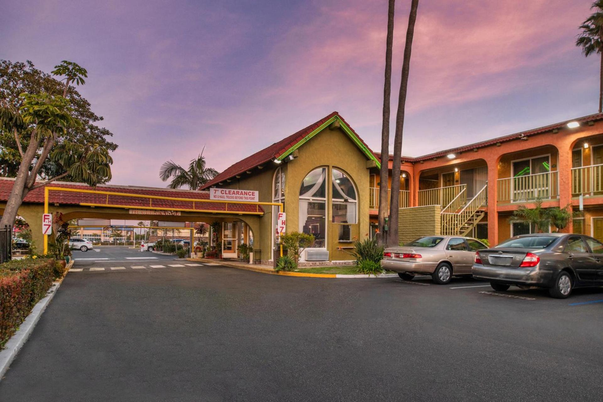 Vagabond Inn Costa Mesa photo 40