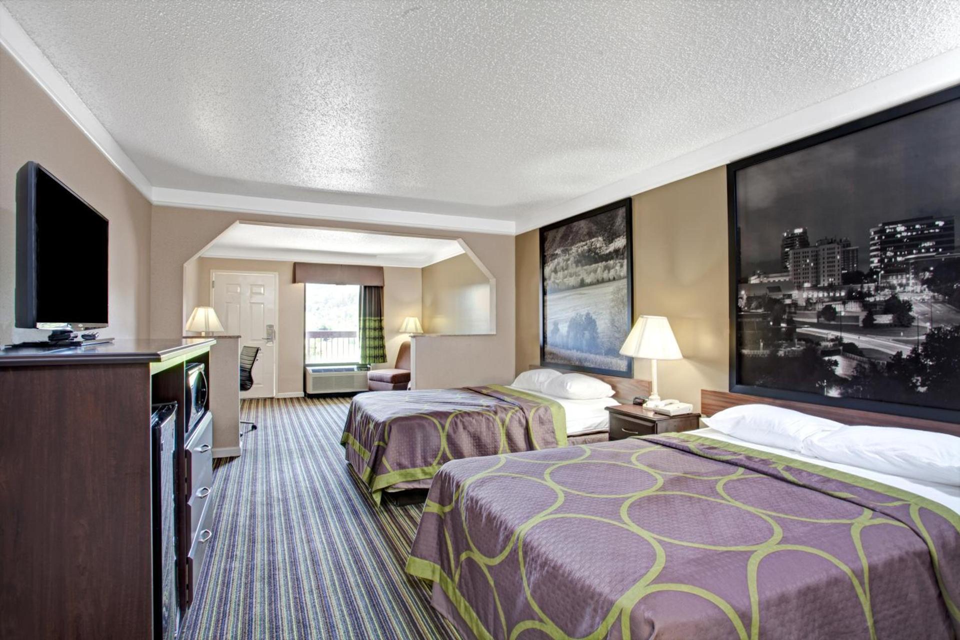 Super 8 by Wyndham Knoxville East photo 20