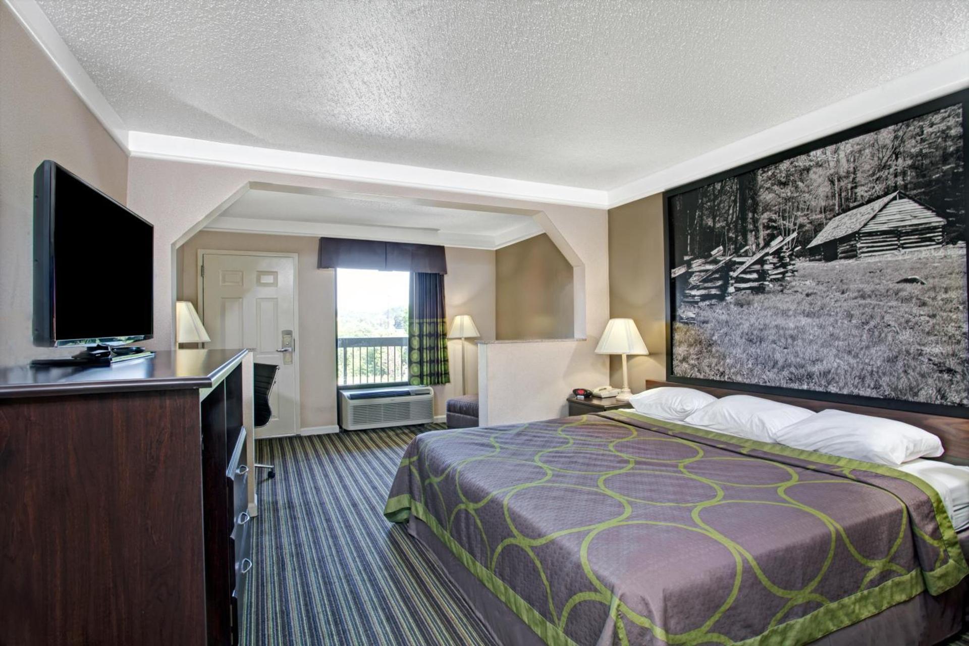 Super 8 by Wyndham Knoxville East photo 18