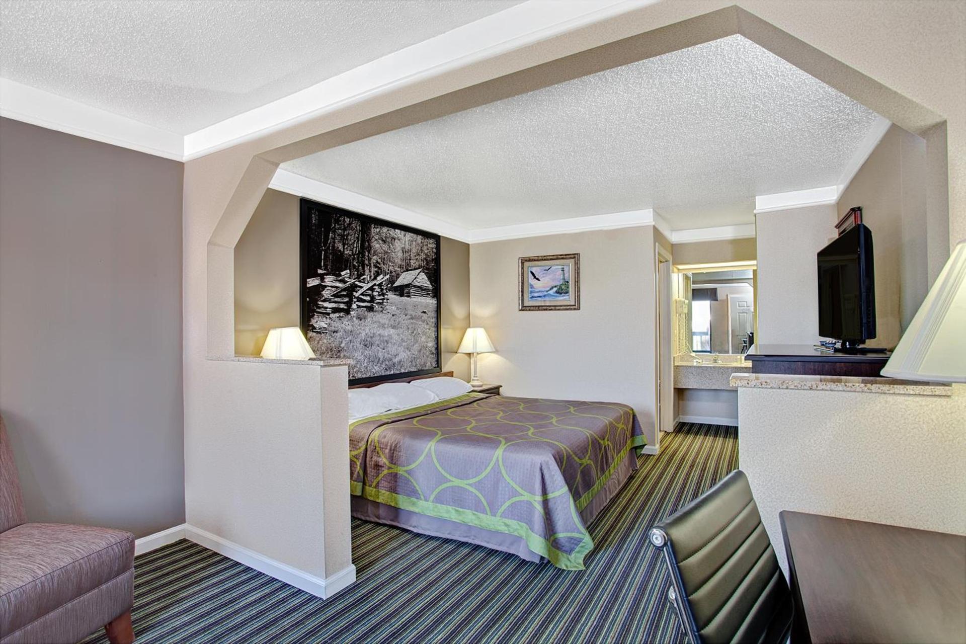Super 8 by Wyndham Knoxville East photo 23