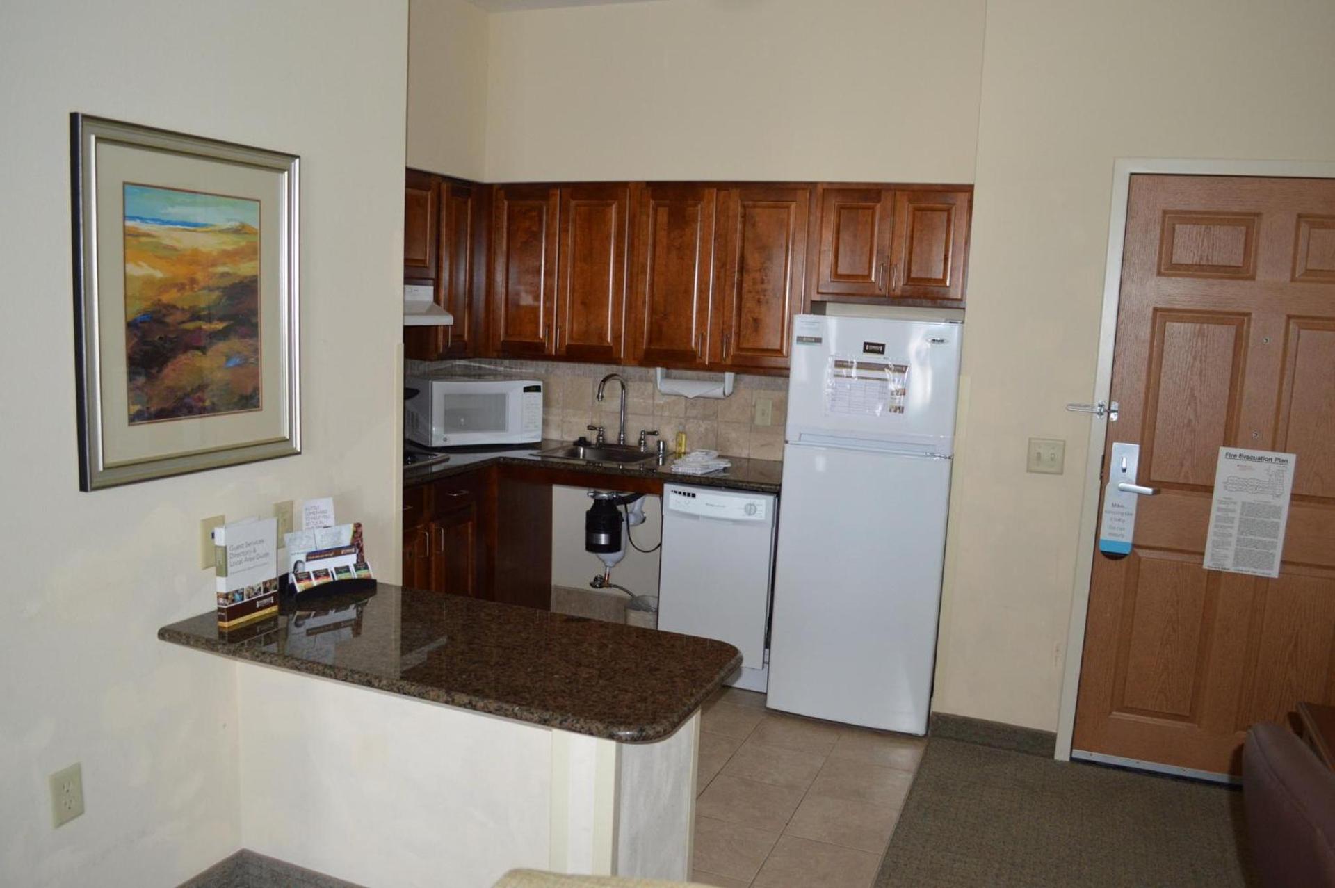 Staybridge Suites Milwaukee West-Oconomowoc by IHG photo 18