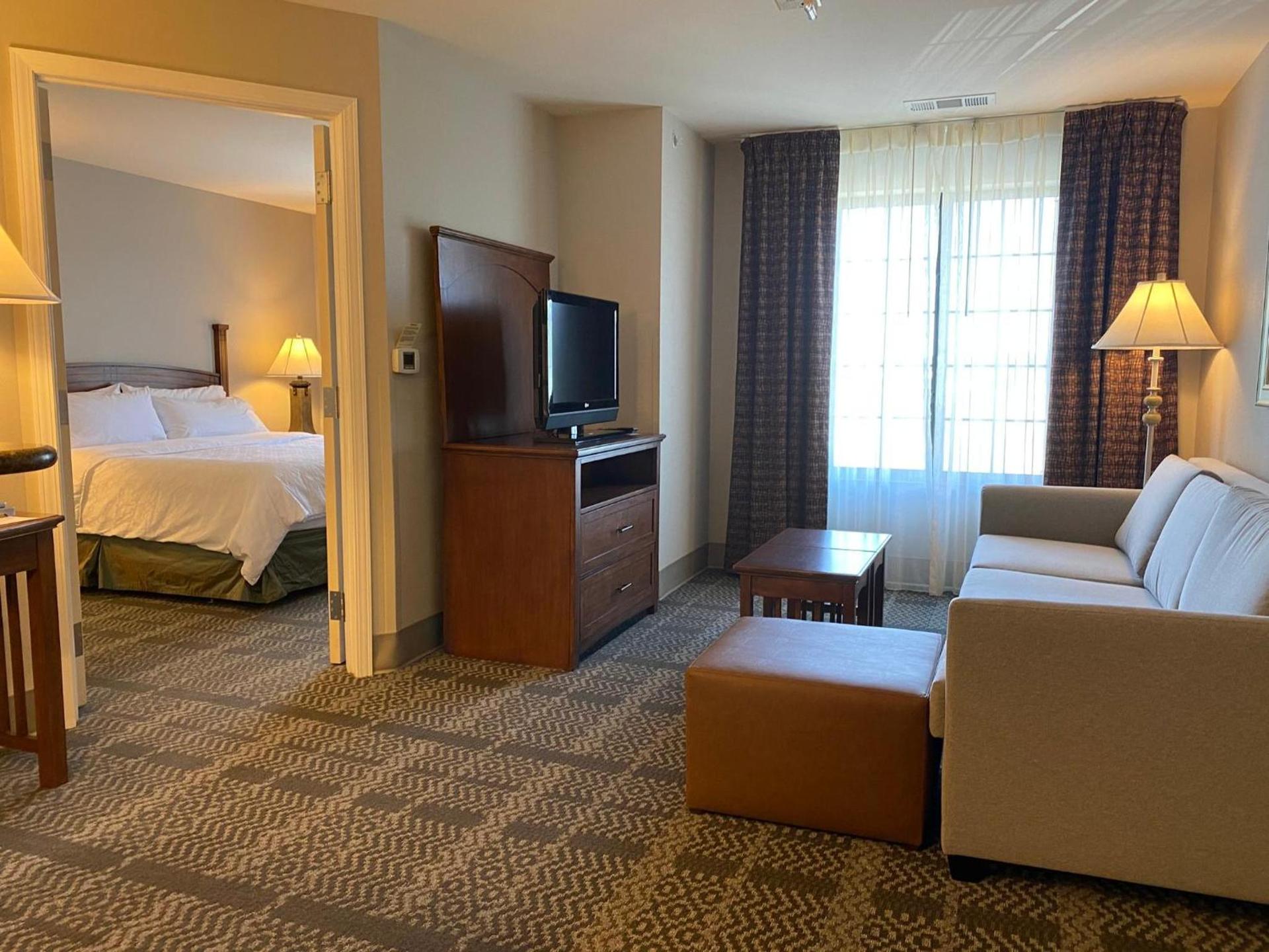 Staybridge Suites Milwaukee West-Oconomowoc by IHG photo 23