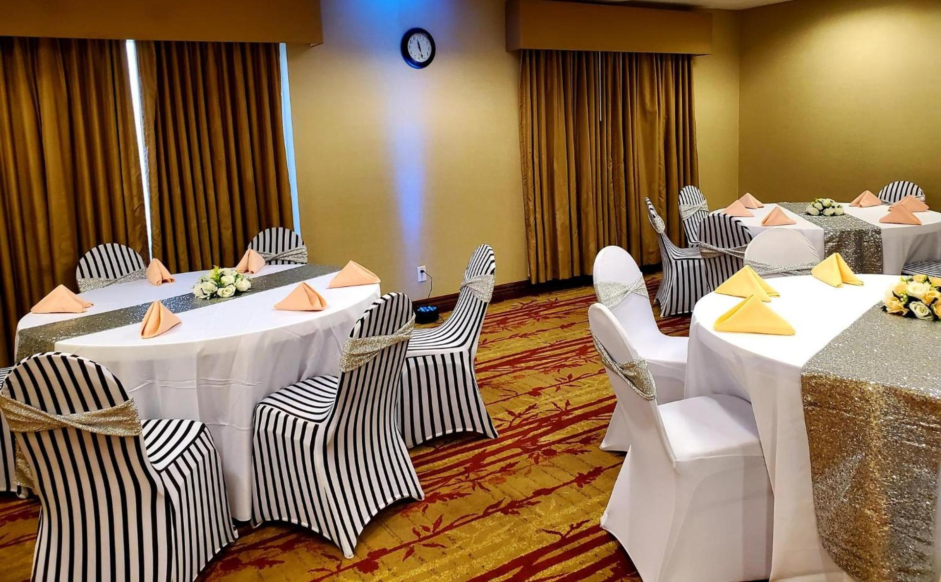 Holiday Inn Express Hotel & Suites Cherry Hills by IHG photo 15