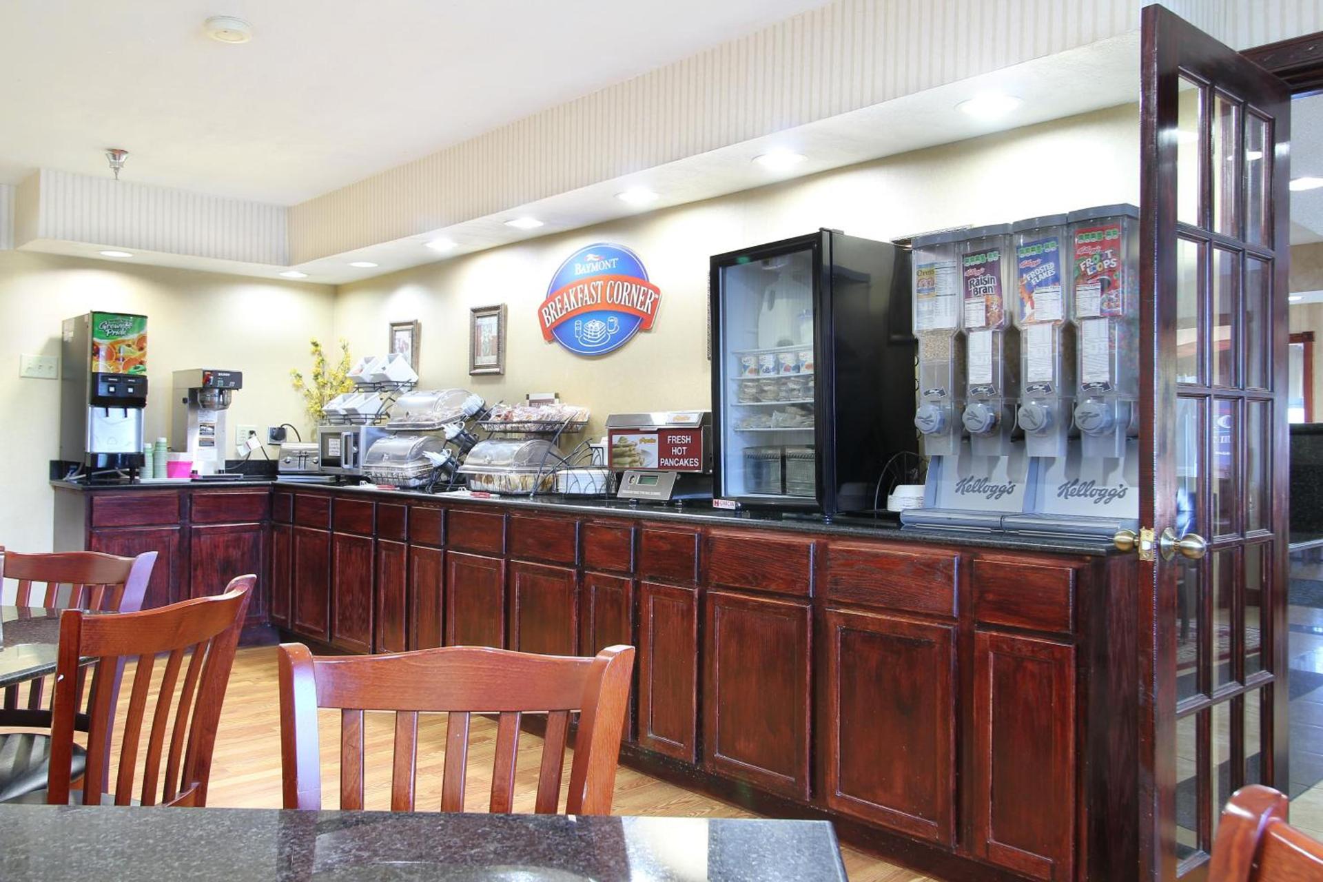 Baymont by Wyndham Muskegon photo 38
