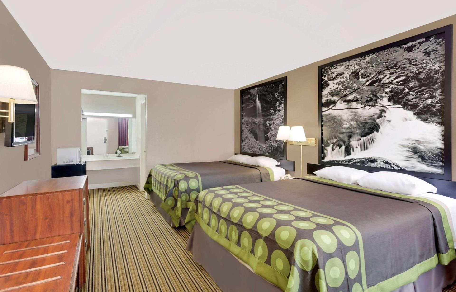 Super 8 by Wyndham Athens photo 4