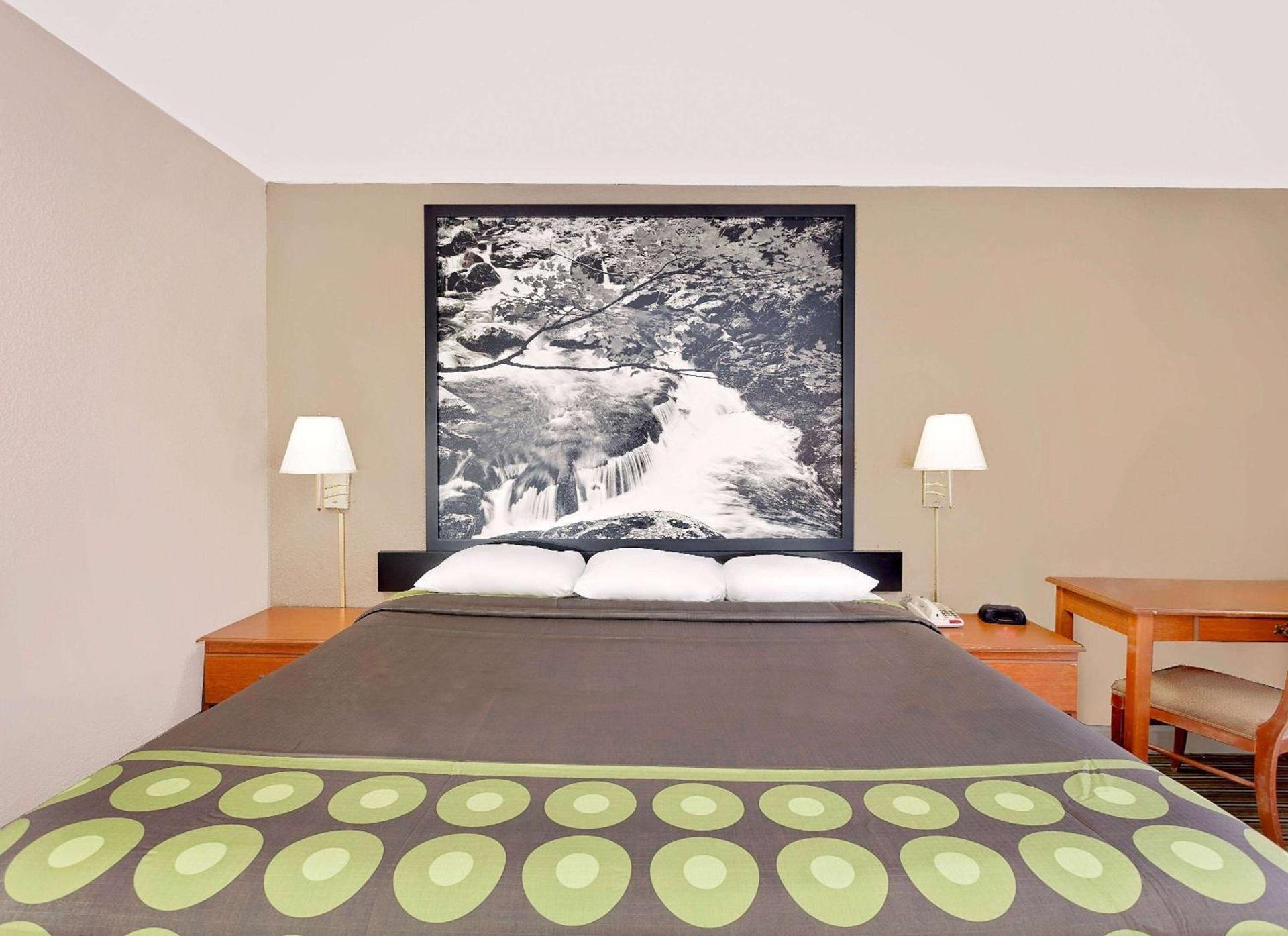 Super 8 by Wyndham Athens photo 12
