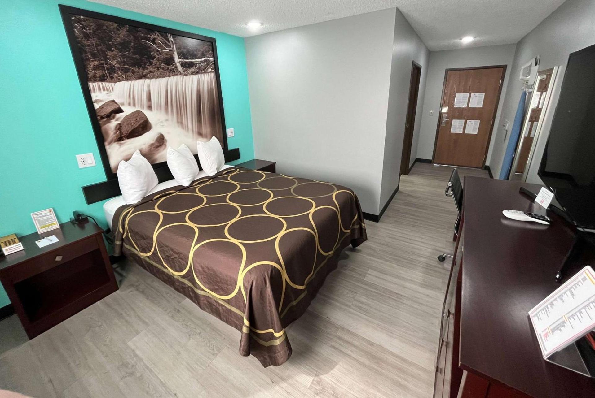 Super 8 by Wyndham Emporia photo 3