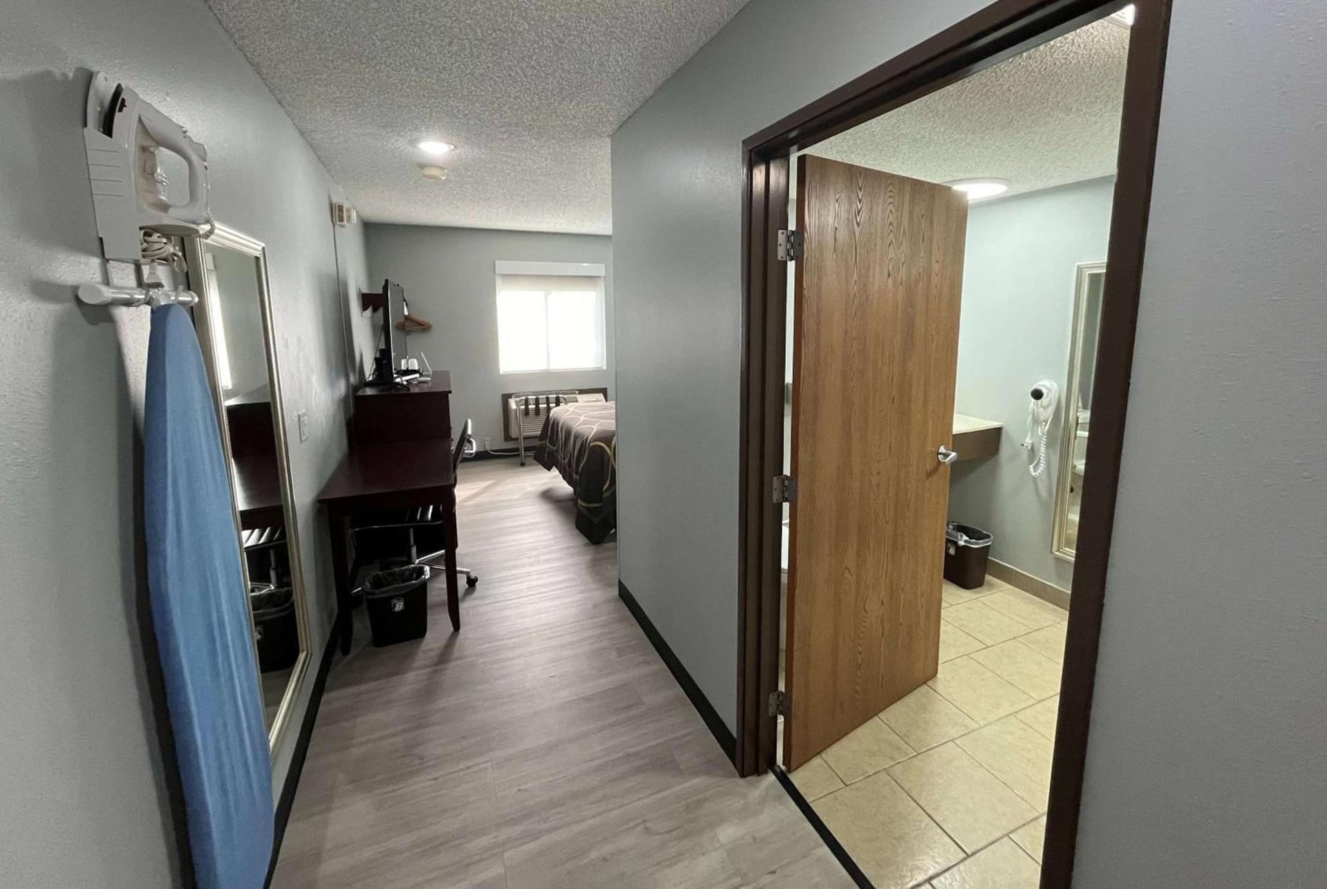 Super 8 by Wyndham Emporia photo 4