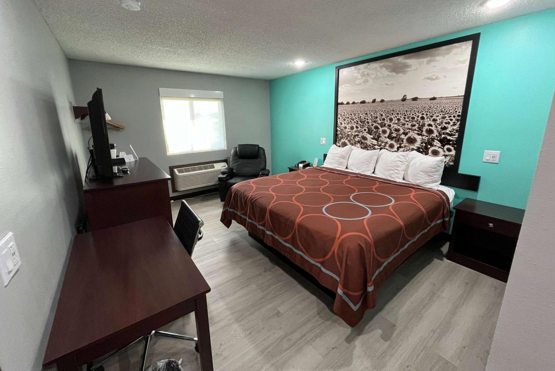 Super 8 by Wyndham Emporia photo 6