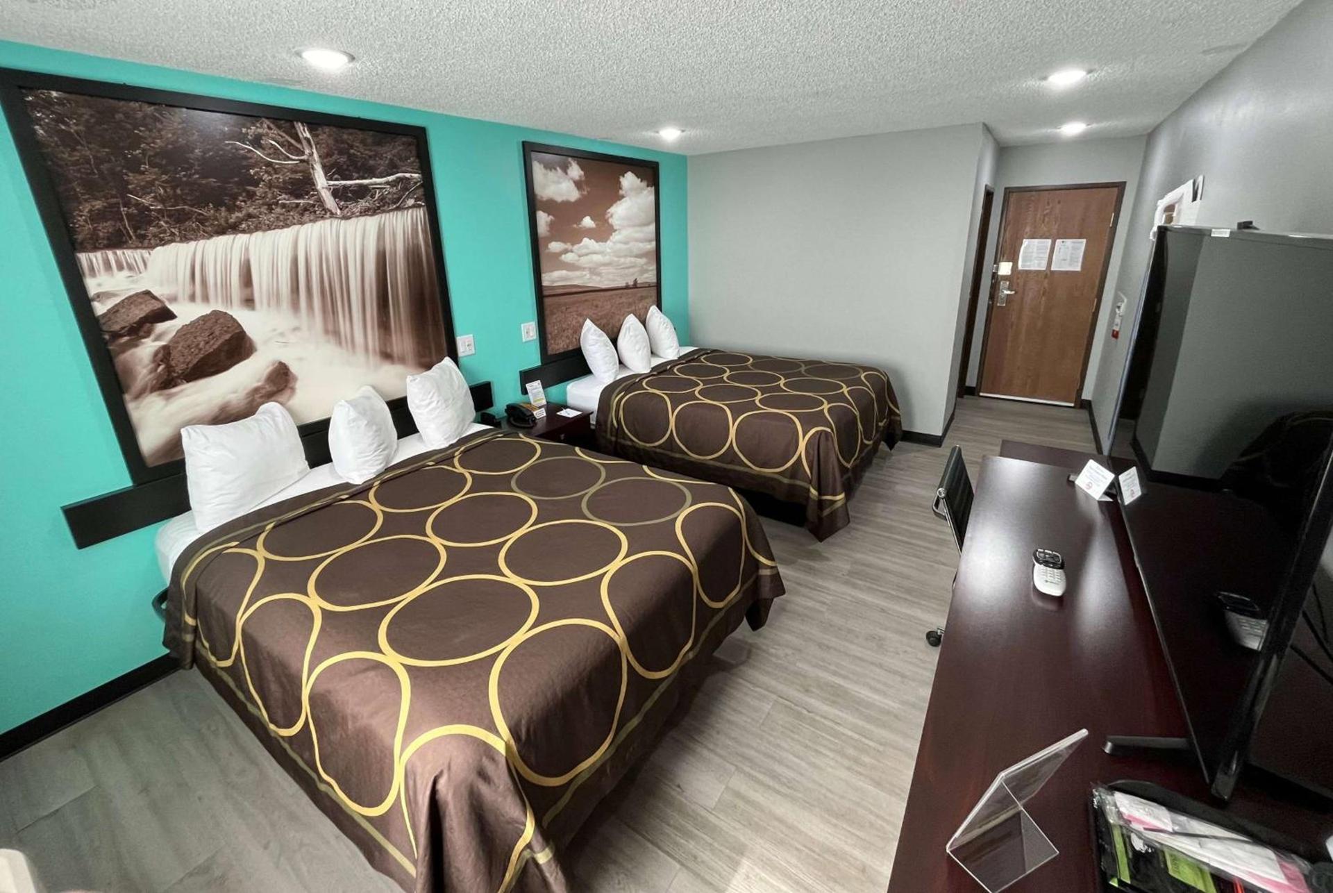 Super 8 by Wyndham Emporia photo 9