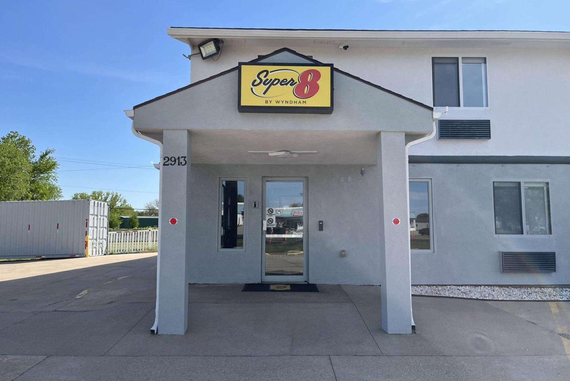 Super 8 by Wyndham Emporia photo 13