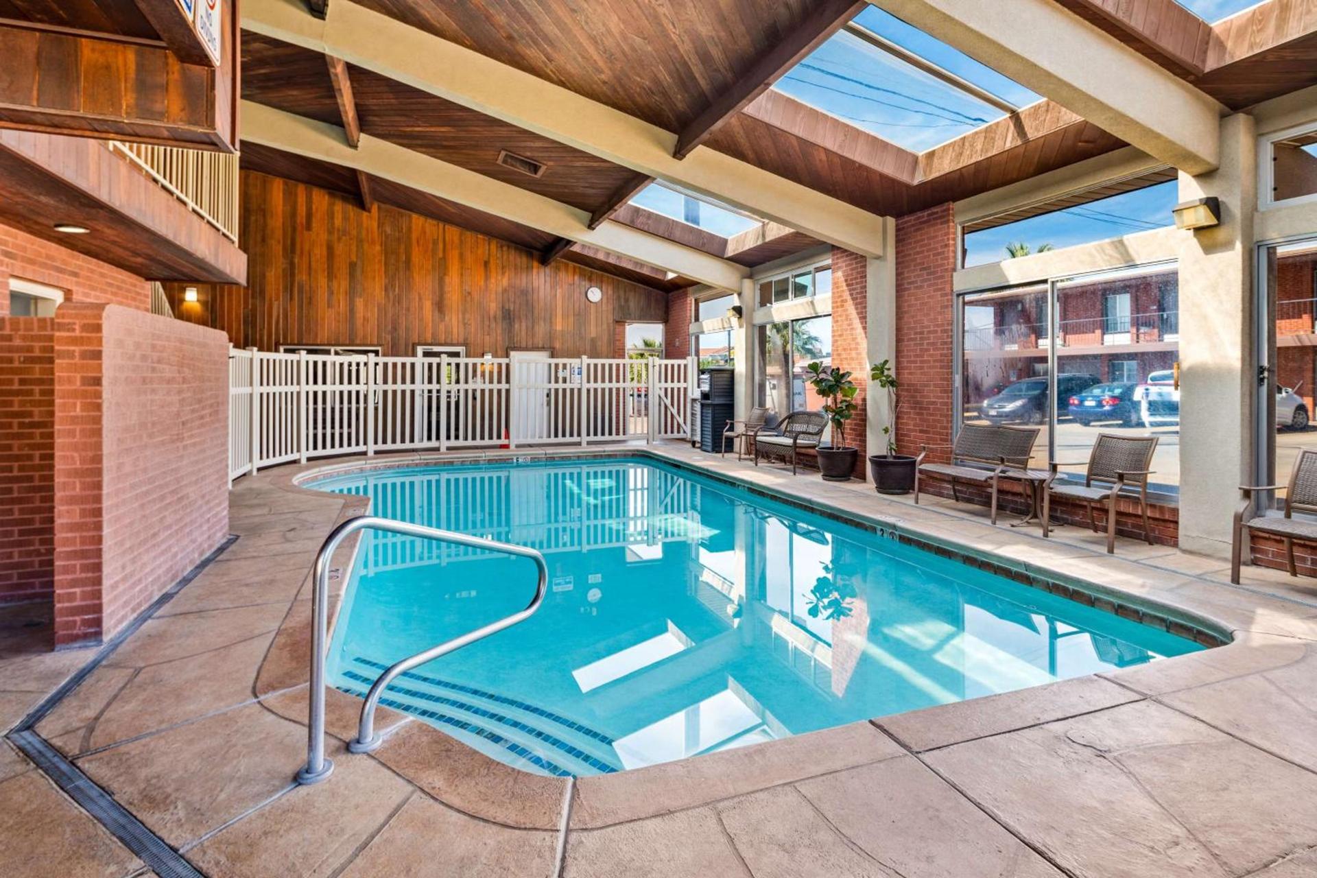 Best Western Coral Hills photo 5