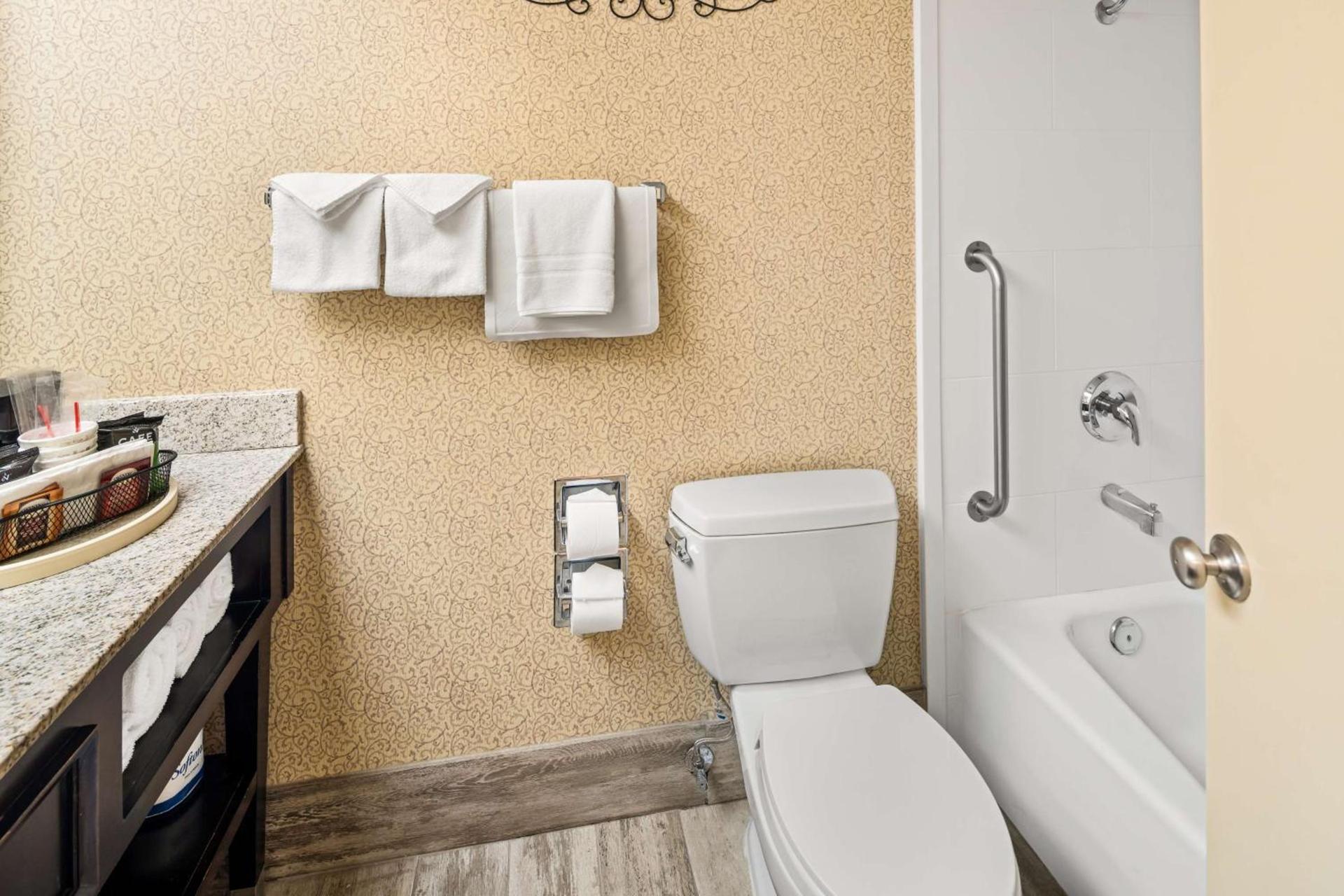 Best Western Coral Hills photo 45