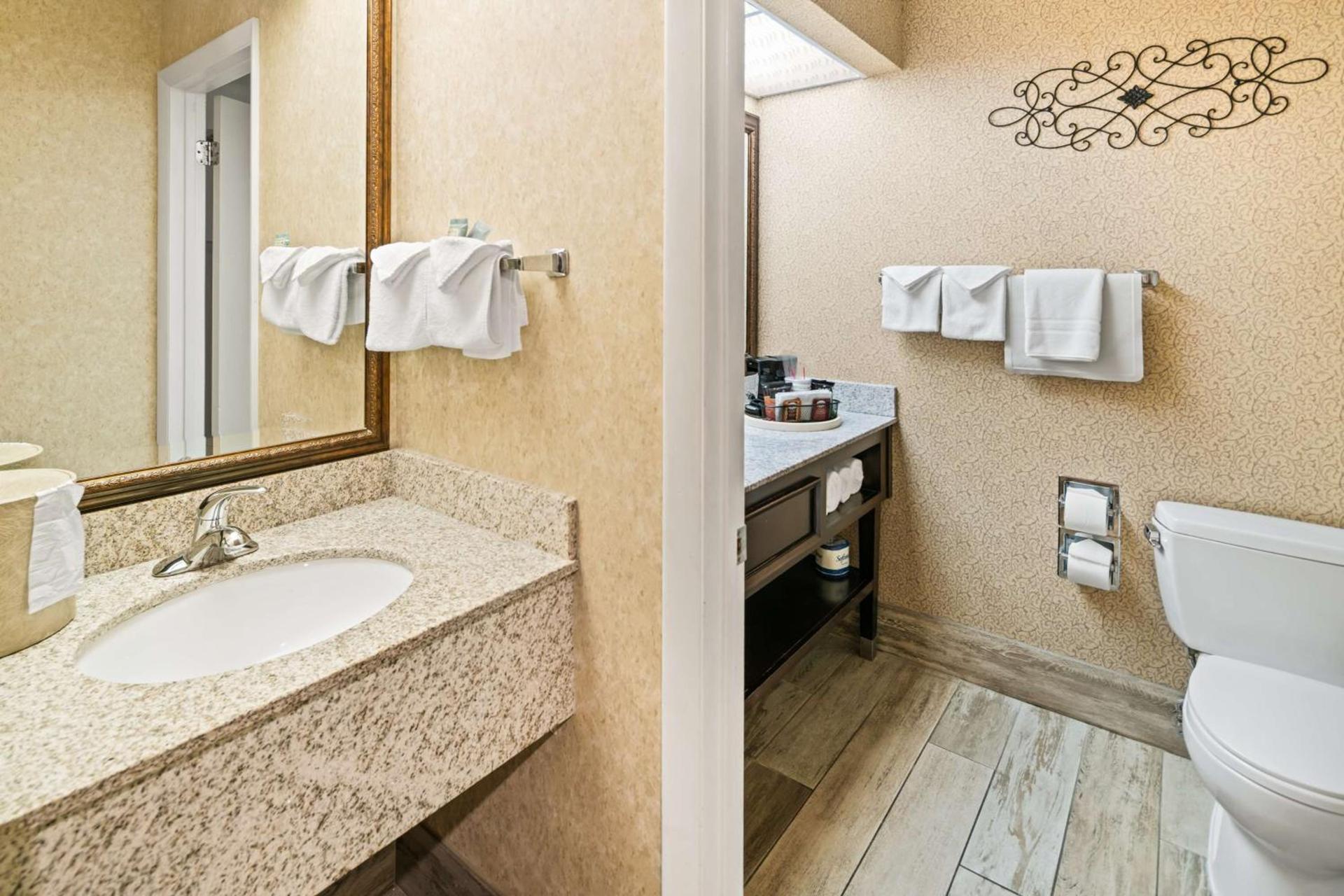 Best Western Coral Hills photo 46