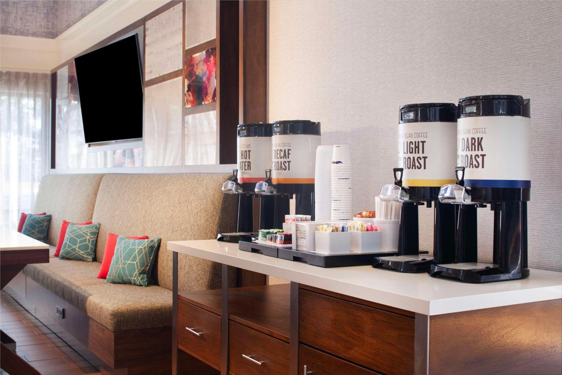 Hampton Inn & Suites-Atlanta Airport North-I-85 photo 3