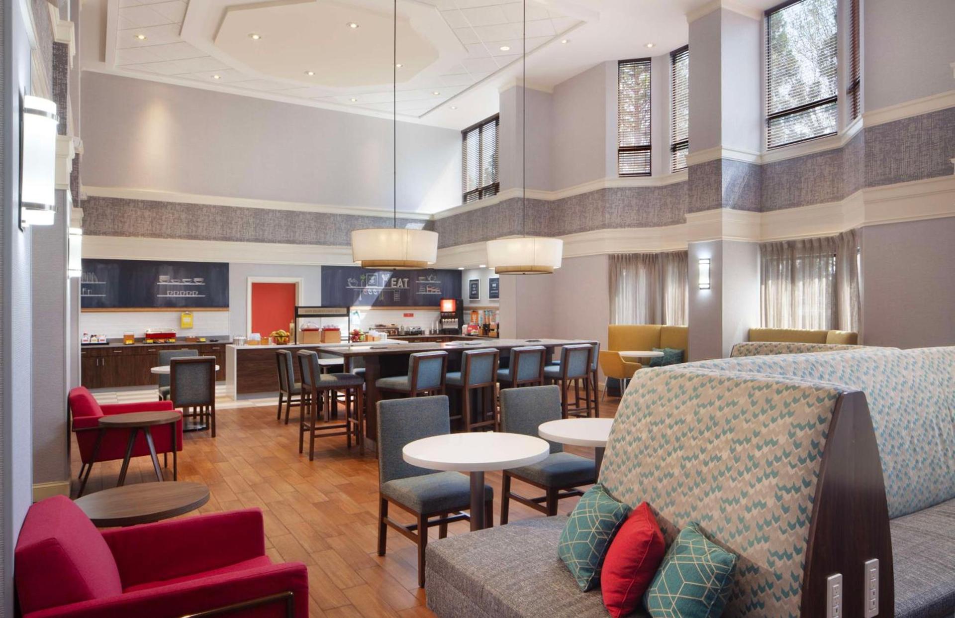 Hampton Inn & Suites-Atlanta Airport North-I-85 photo 10