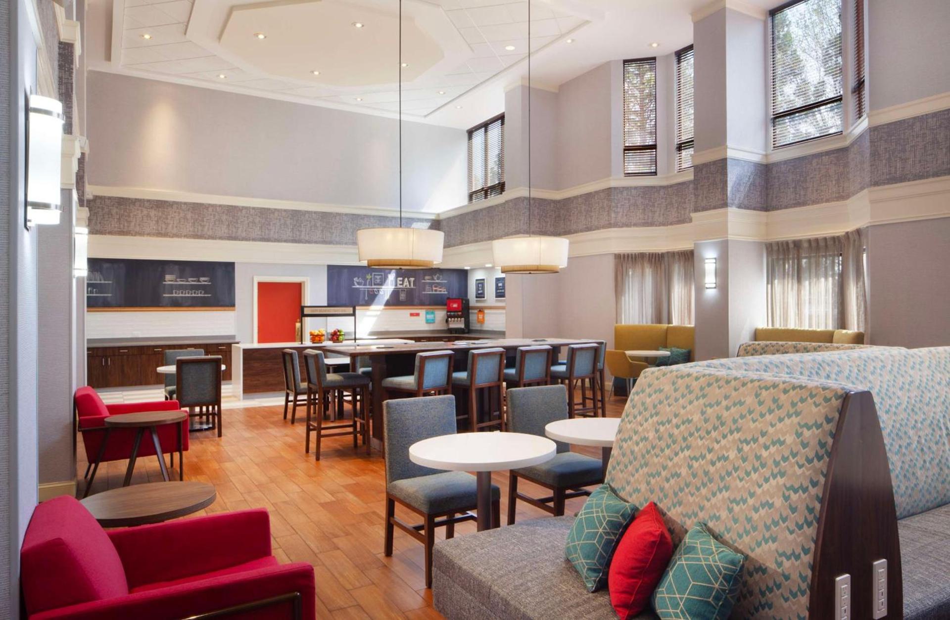 Hampton Inn & Suites-Atlanta Airport North-I-85 photo 31