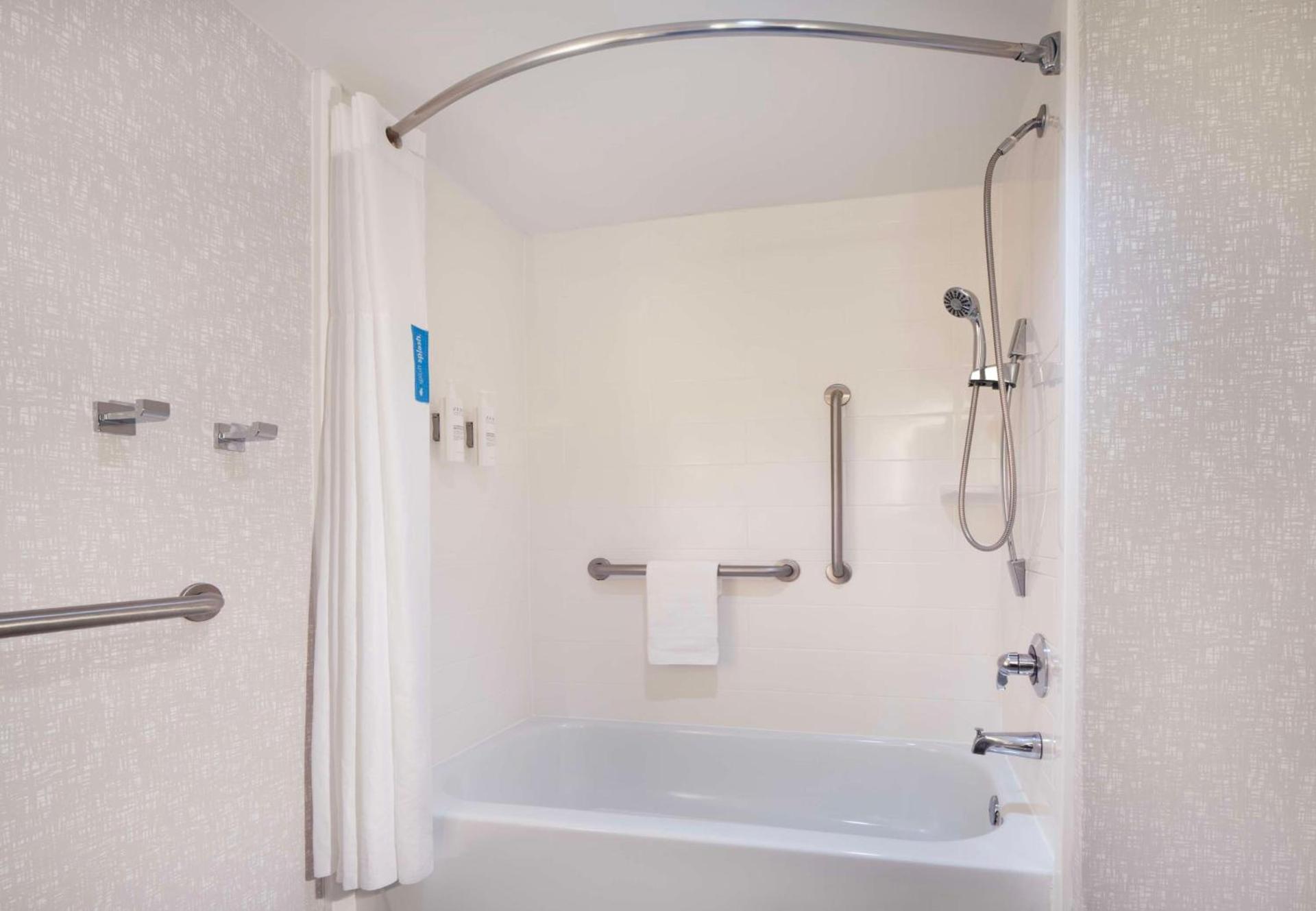 Hampton Inn & Suites-Atlanta Airport North-I-85 photo 22