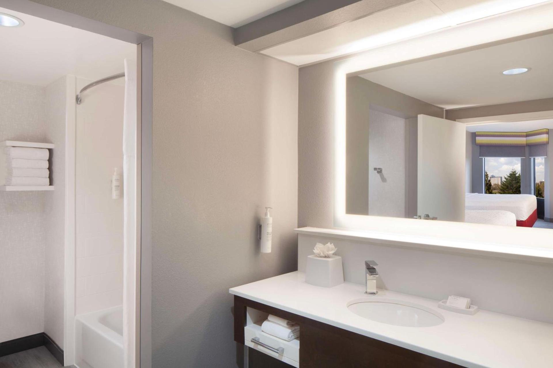 Hampton Inn & Suites-Atlanta Airport North-I-85 photo 24