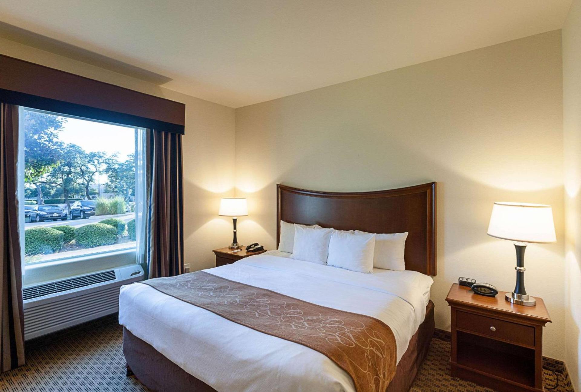Comfort Suites San Antonio North - Stone Oak photo 9
