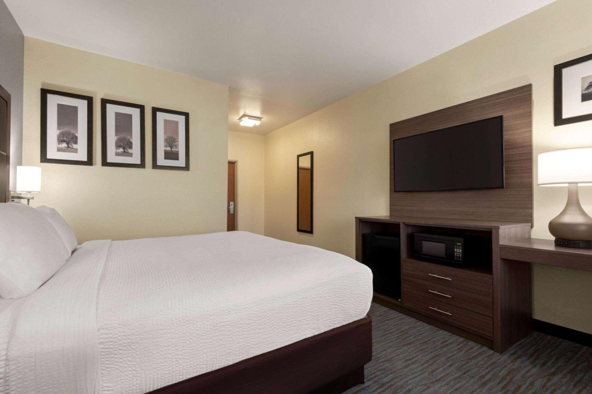 Best Western Plus Paper Valley Hotel photo 14
