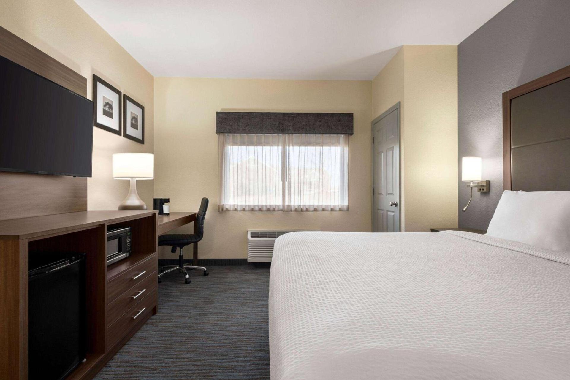 Best Western Plus Paper Valley Hotel photo 34