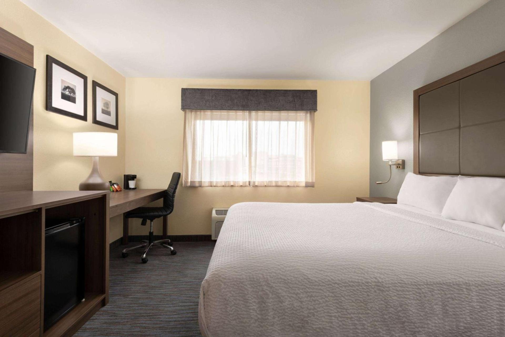Best Western Plus Paper Valley Hotel photo 24