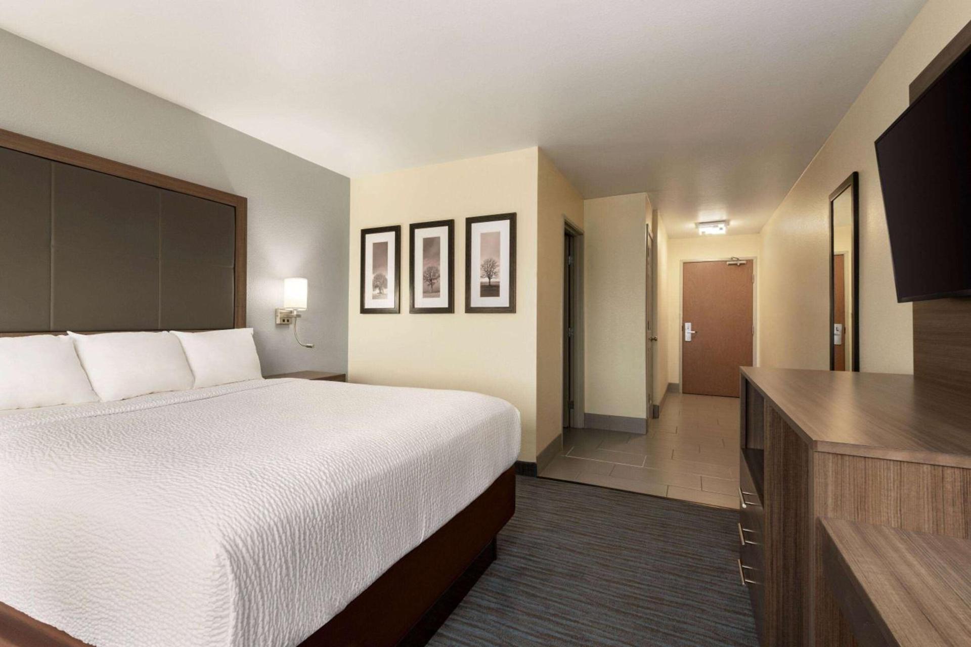 Best Western Plus Paper Valley Hotel photo 29